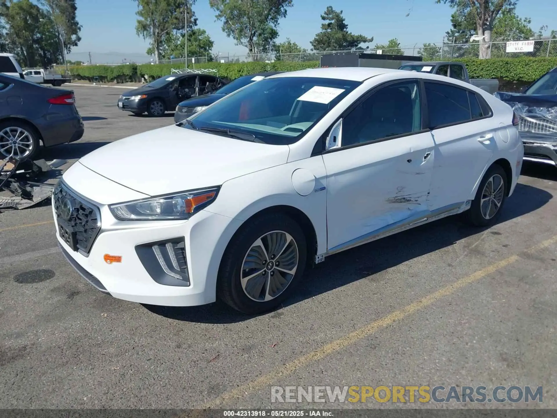 2 Photograph of a damaged car KMHC65LD8LU198343 HYUNDAI IONIQ PLUG-IN HYBRID 2020
