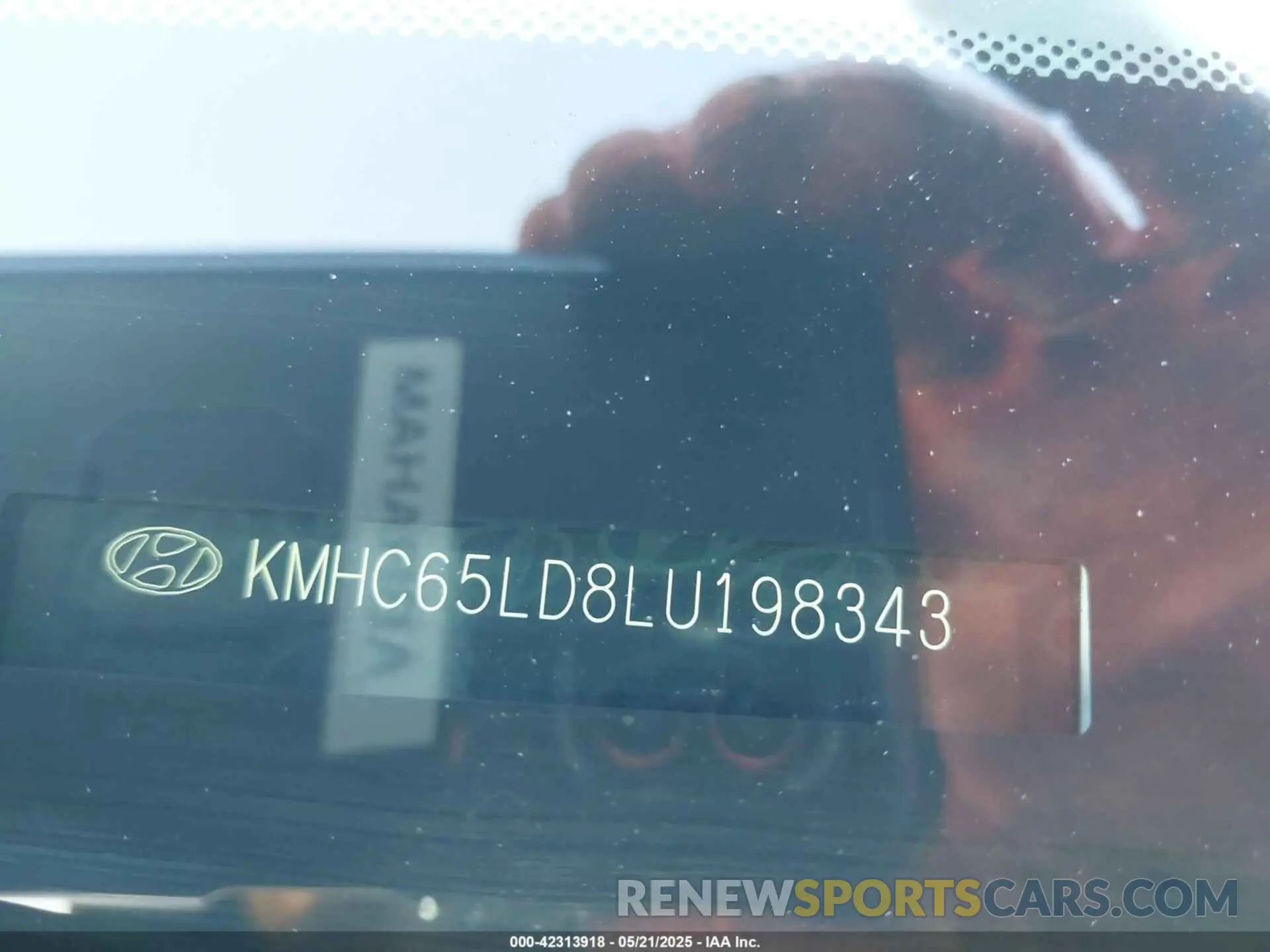 9 Photograph of a damaged car KMHC65LD8LU198343 HYUNDAI IONIQ PLUG-IN HYBRID 2020