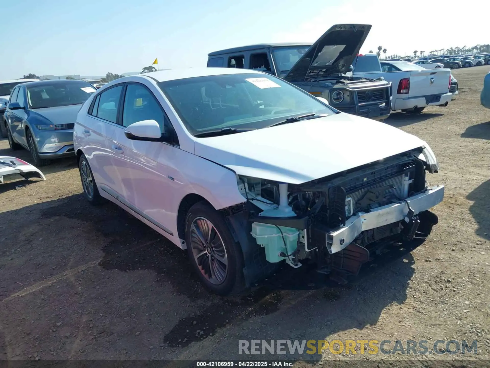 1 Photograph of a damaged car KMHC75LD3LU198912 HYUNDAI IONIQ PLUG-IN HYBRID 2020