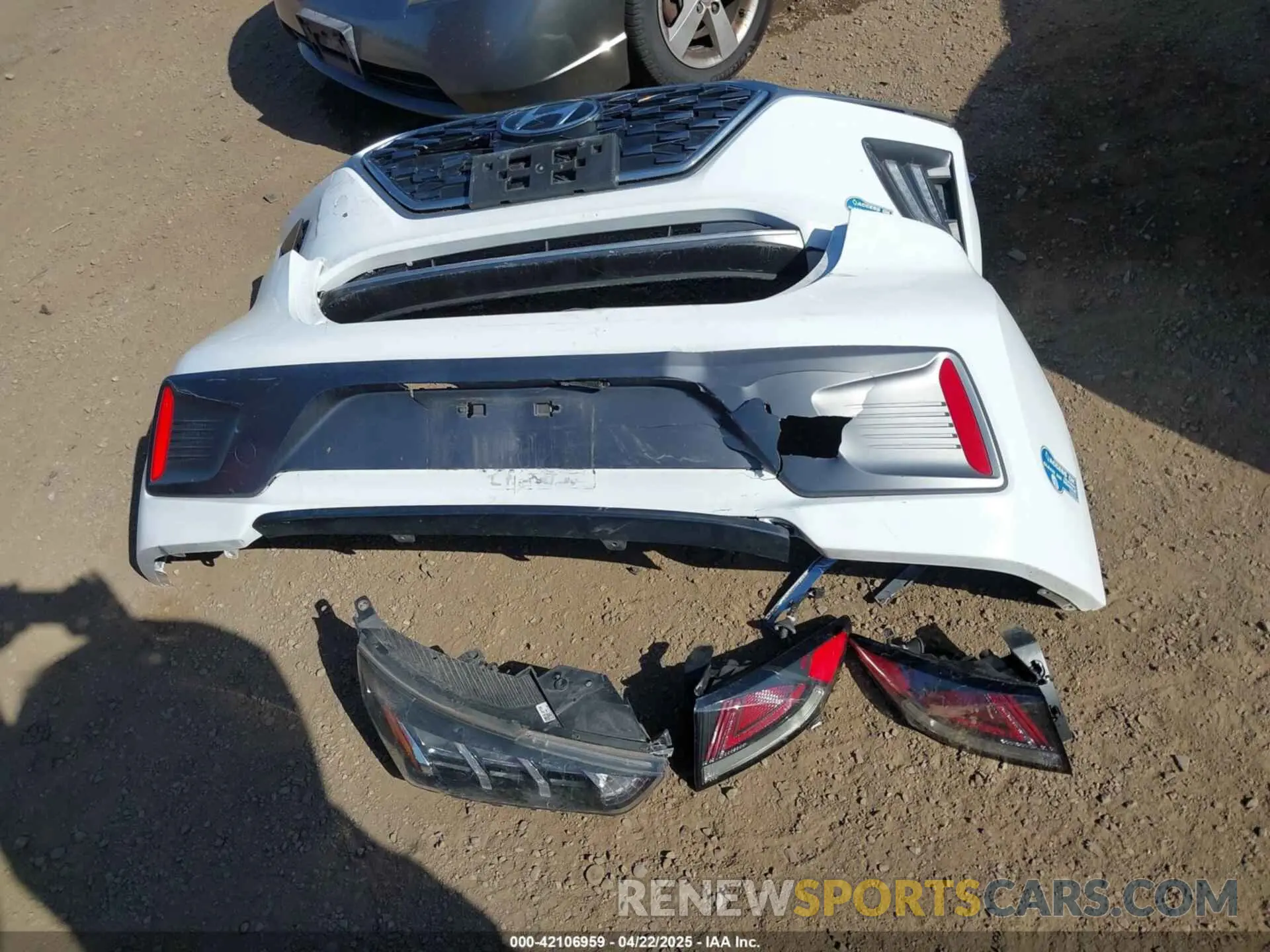 12 Photograph of a damaged car KMHC75LD3LU198912 HYUNDAI IONIQ PLUG-IN HYBRID 2020