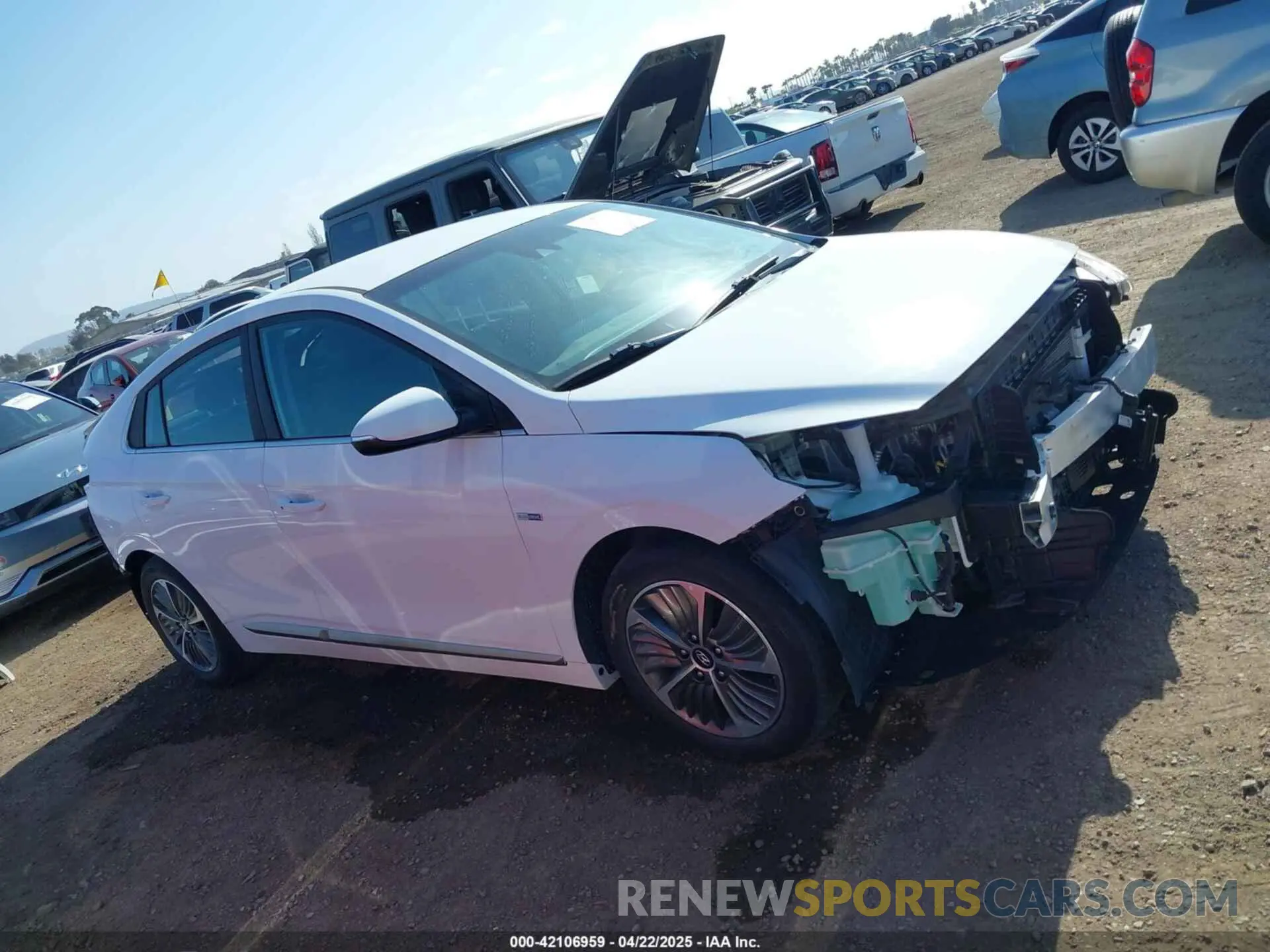 14 Photograph of a damaged car KMHC75LD3LU198912 HYUNDAI IONIQ PLUG-IN HYBRID 2020