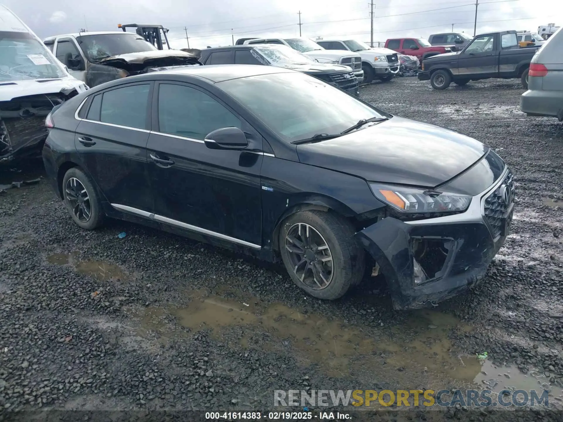 1 Photograph of a damaged car KMHC75LD3LU227308 HYUNDAI IONIQ PLUG-IN HYBRID 2020