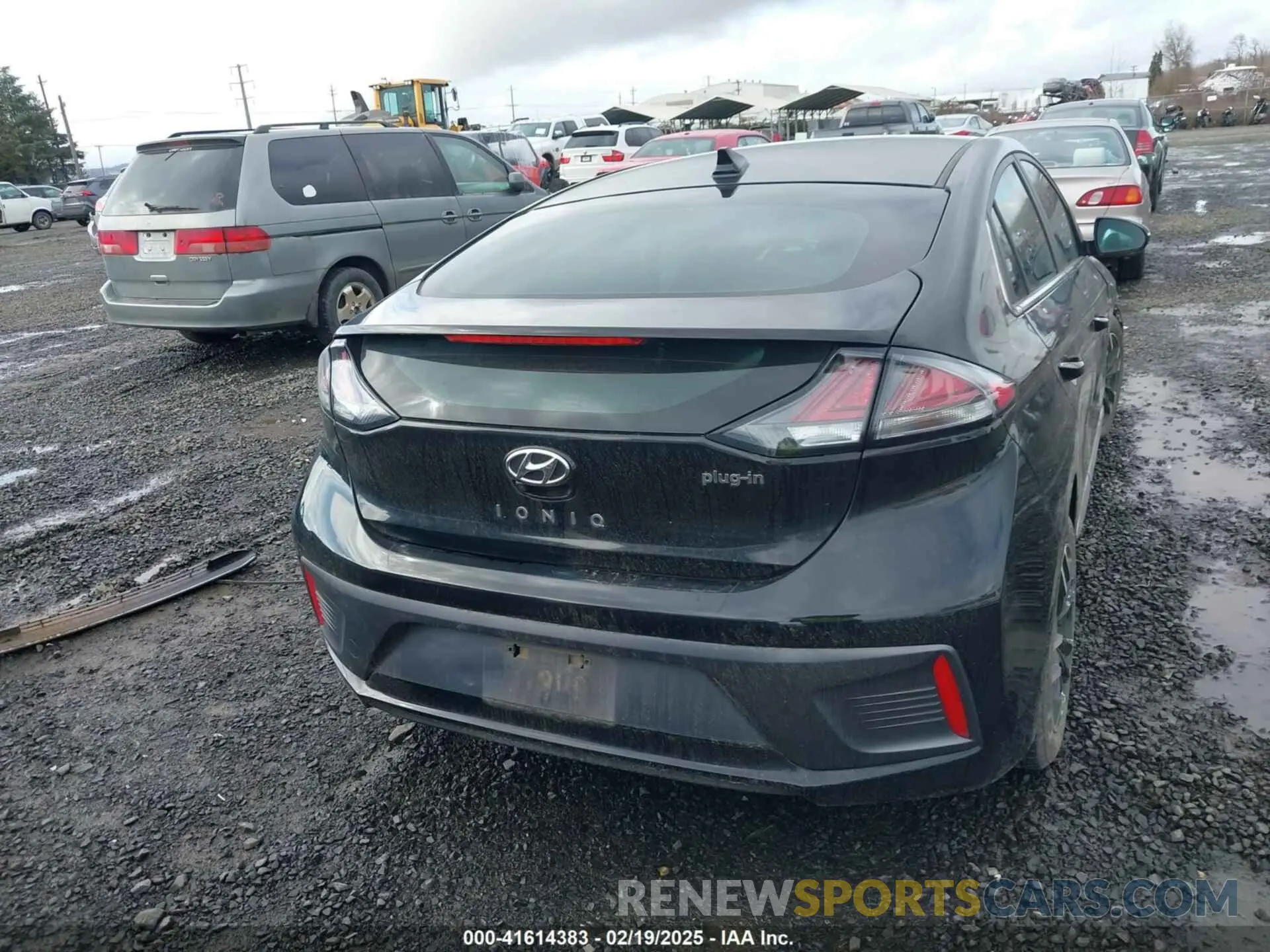 17 Photograph of a damaged car KMHC75LD3LU227308 HYUNDAI IONIQ PLUG-IN HYBRID 2020