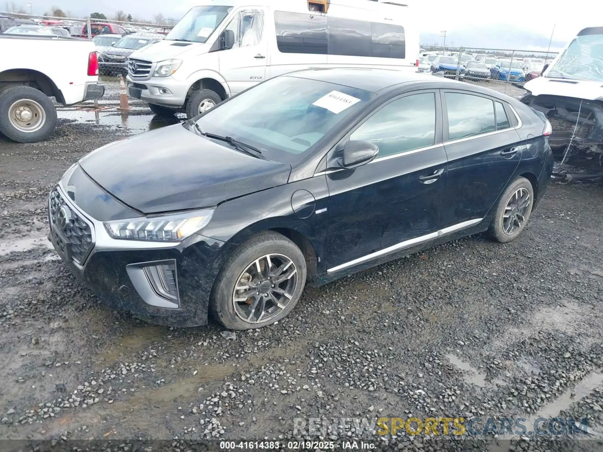 2 Photograph of a damaged car KMHC75LD3LU227308 HYUNDAI IONIQ PLUG-IN HYBRID 2020