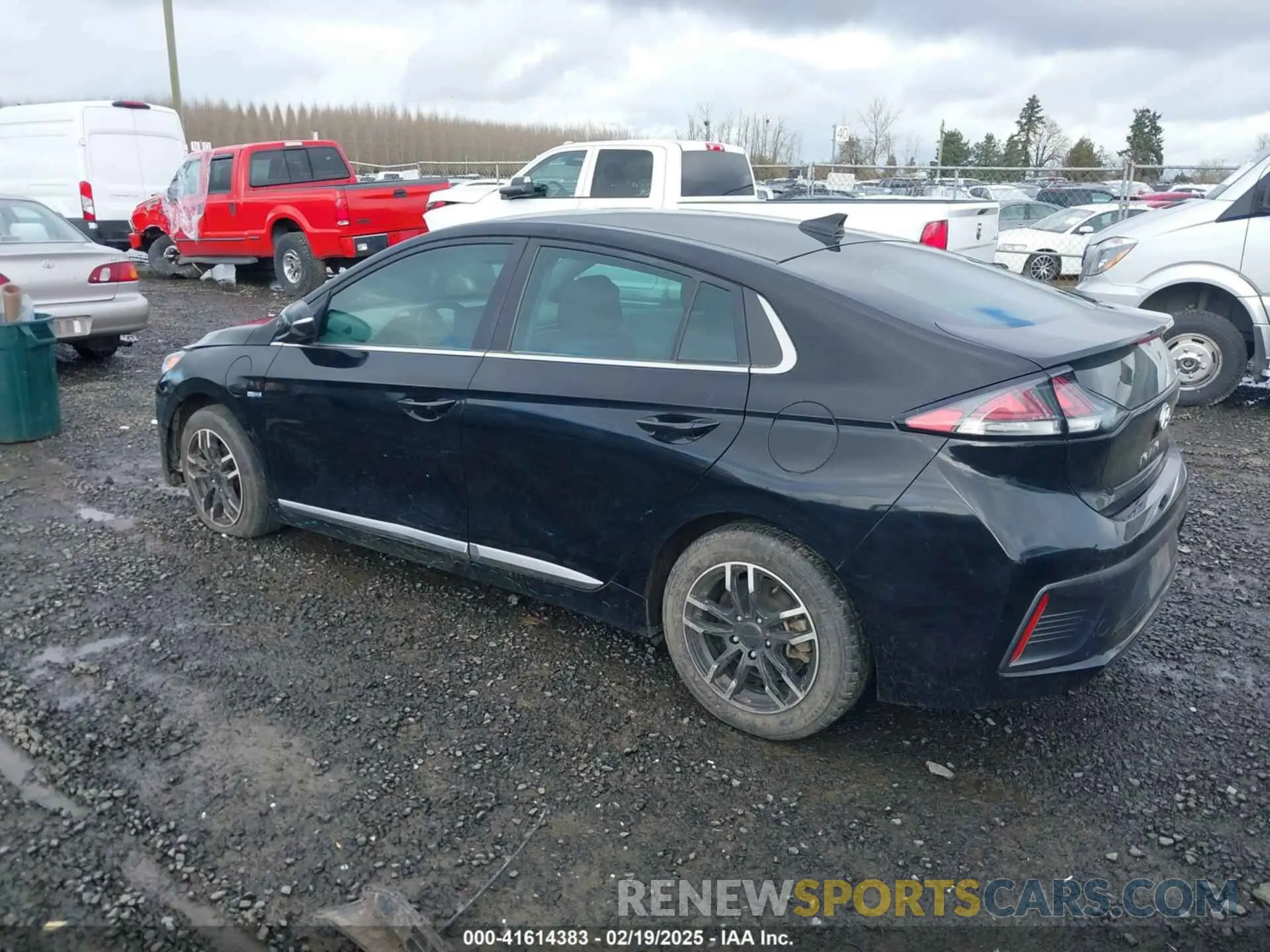 3 Photograph of a damaged car KMHC75LD3LU227308 HYUNDAI IONIQ PLUG-IN HYBRID 2020