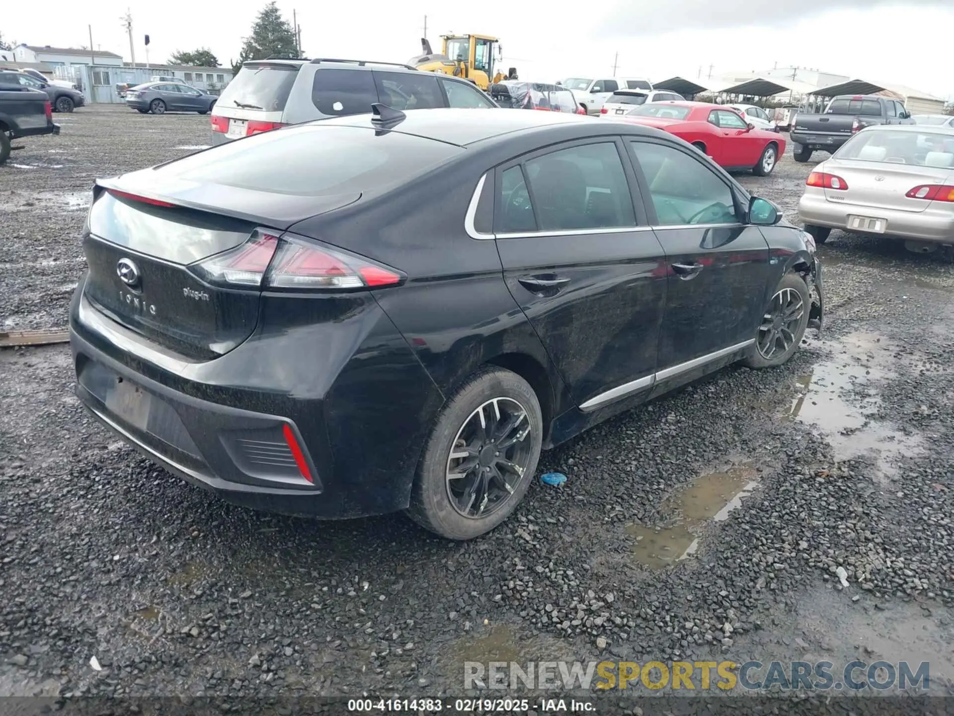 4 Photograph of a damaged car KMHC75LD3LU227308 HYUNDAI IONIQ PLUG-IN HYBRID 2020