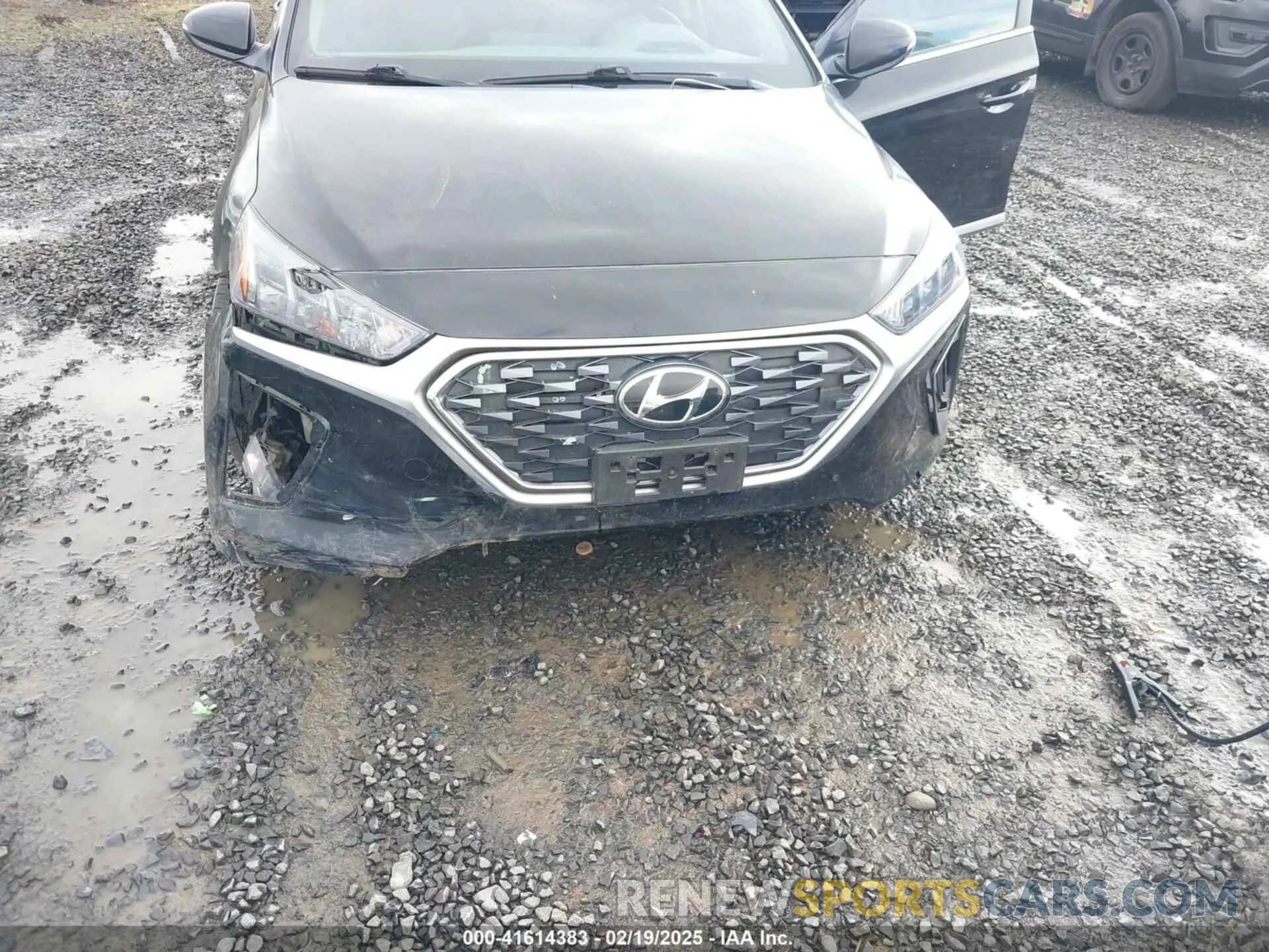 6 Photograph of a damaged car KMHC75LD3LU227308 HYUNDAI IONIQ PLUG-IN HYBRID 2020