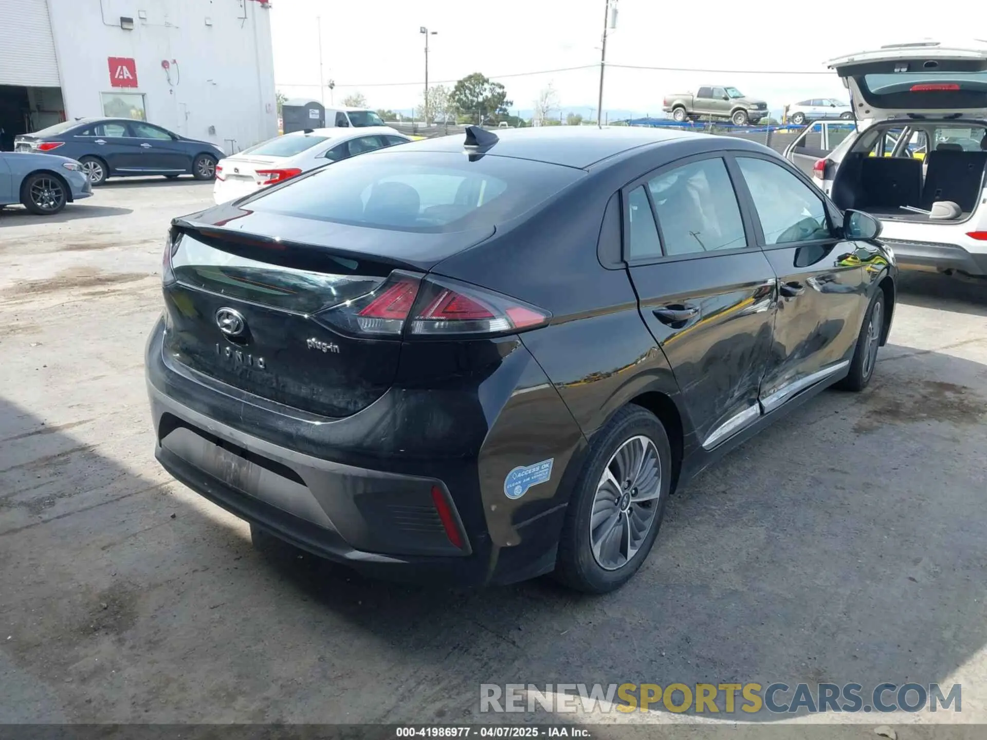 4 Photograph of a damaged car KMHC65LD3MU249765 HYUNDAI IONIQ PLUG-IN HYBRID 2021