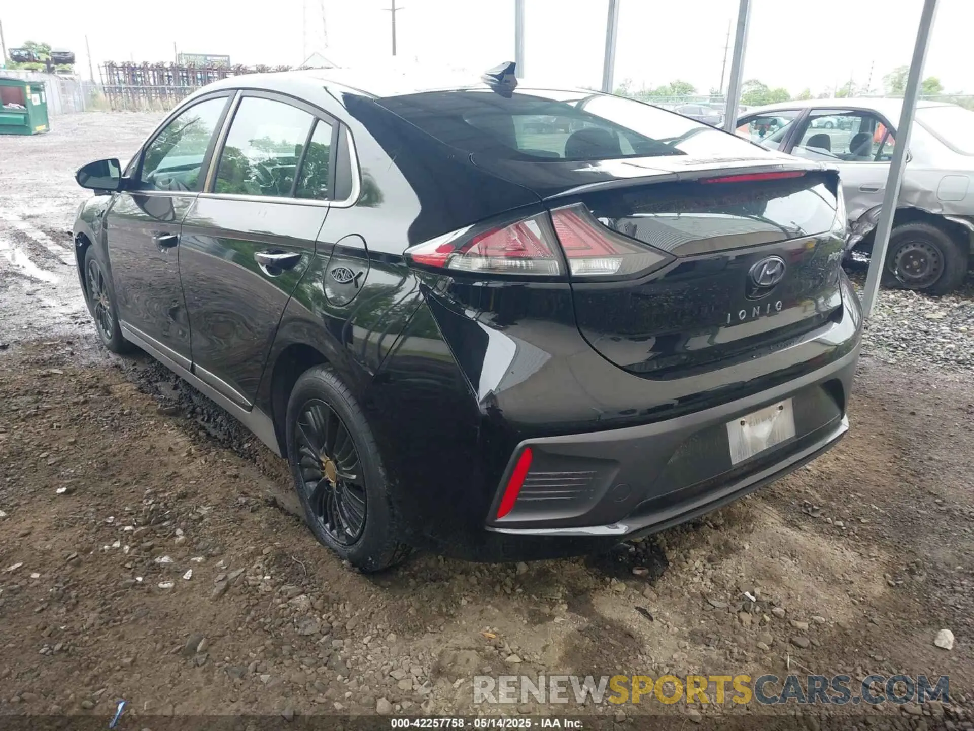 3 Photograph of a damaged car KMHC75LDXMU248190 HYUNDAI IONIQ PLUG-IN HYBRID 2021