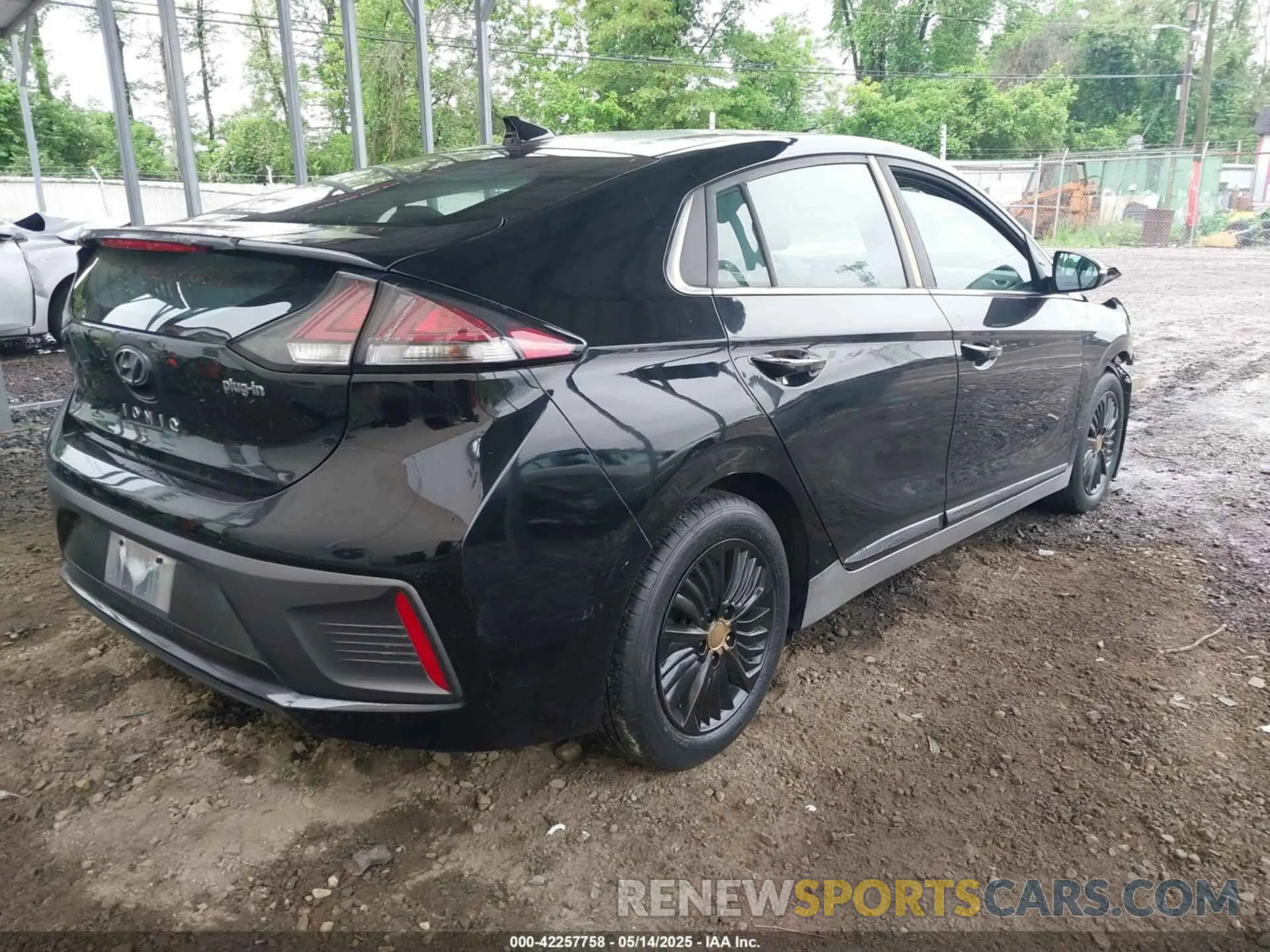 4 Photograph of a damaged car KMHC75LDXMU248190 HYUNDAI IONIQ PLUG-IN HYBRID 2021