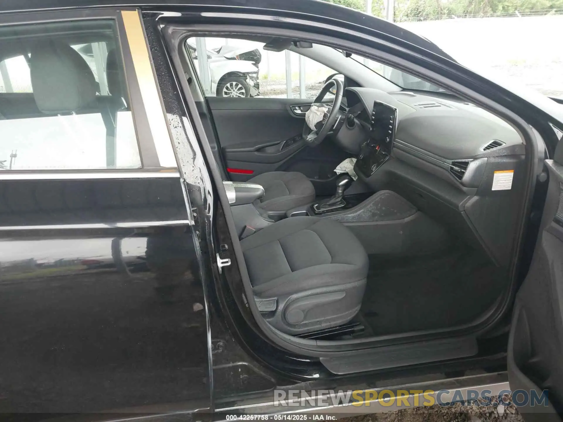 5 Photograph of a damaged car KMHC75LDXMU248190 HYUNDAI IONIQ PLUG-IN HYBRID 2021