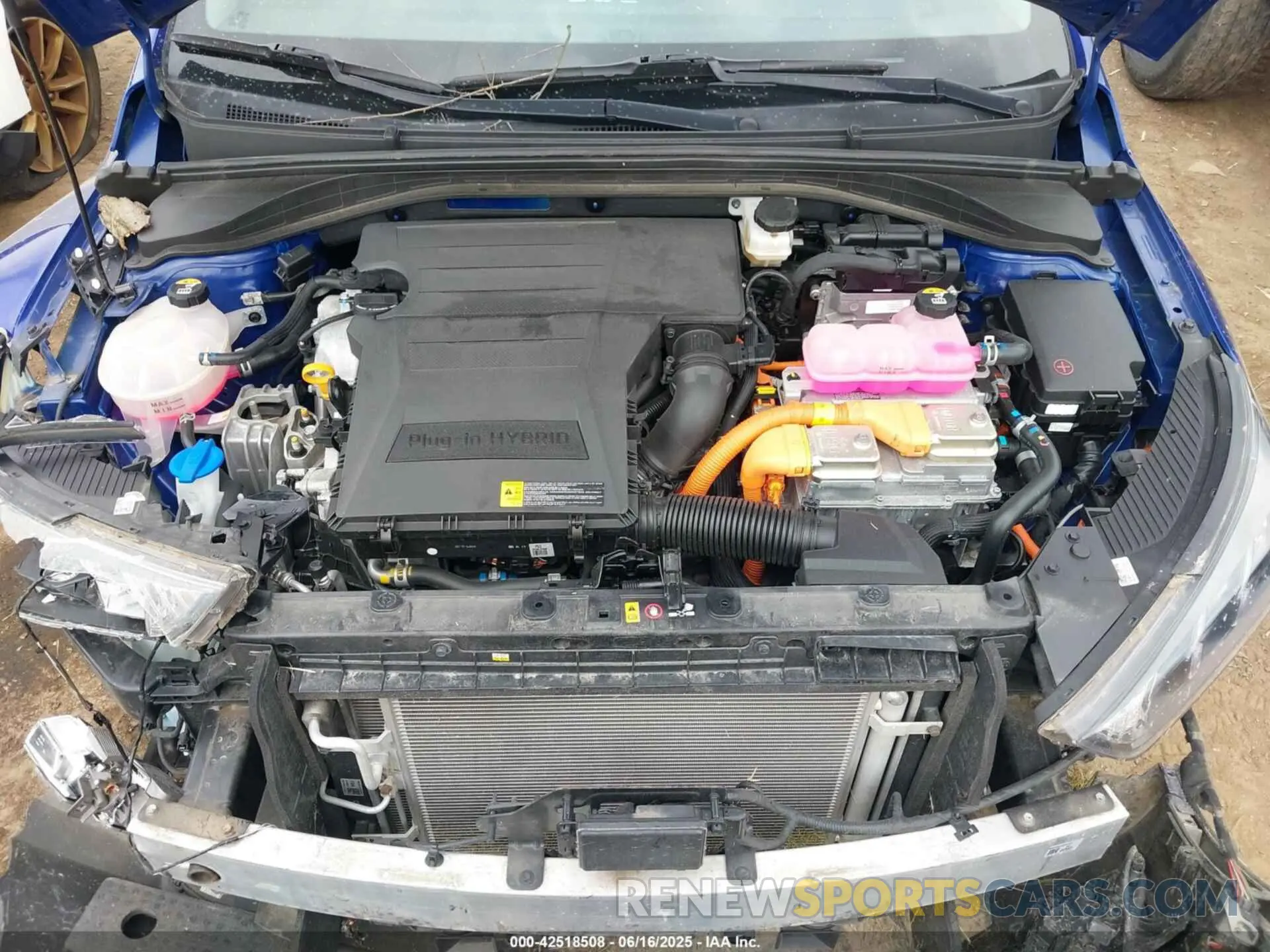 10 Photograph of a damaged car KMHC75LD0NU273701 HYUNDAI IONIQ PLUG-IN HYBRID 2022