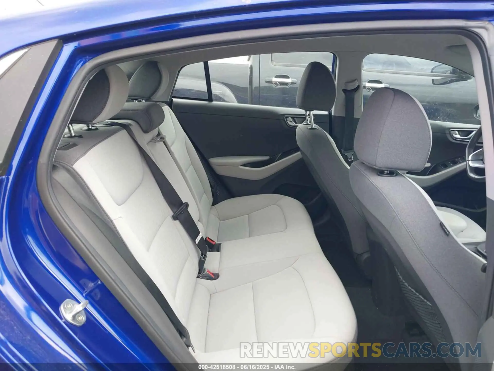 8 Photograph of a damaged car KMHC75LD0NU273701 HYUNDAI IONIQ PLUG-IN HYBRID 2022
