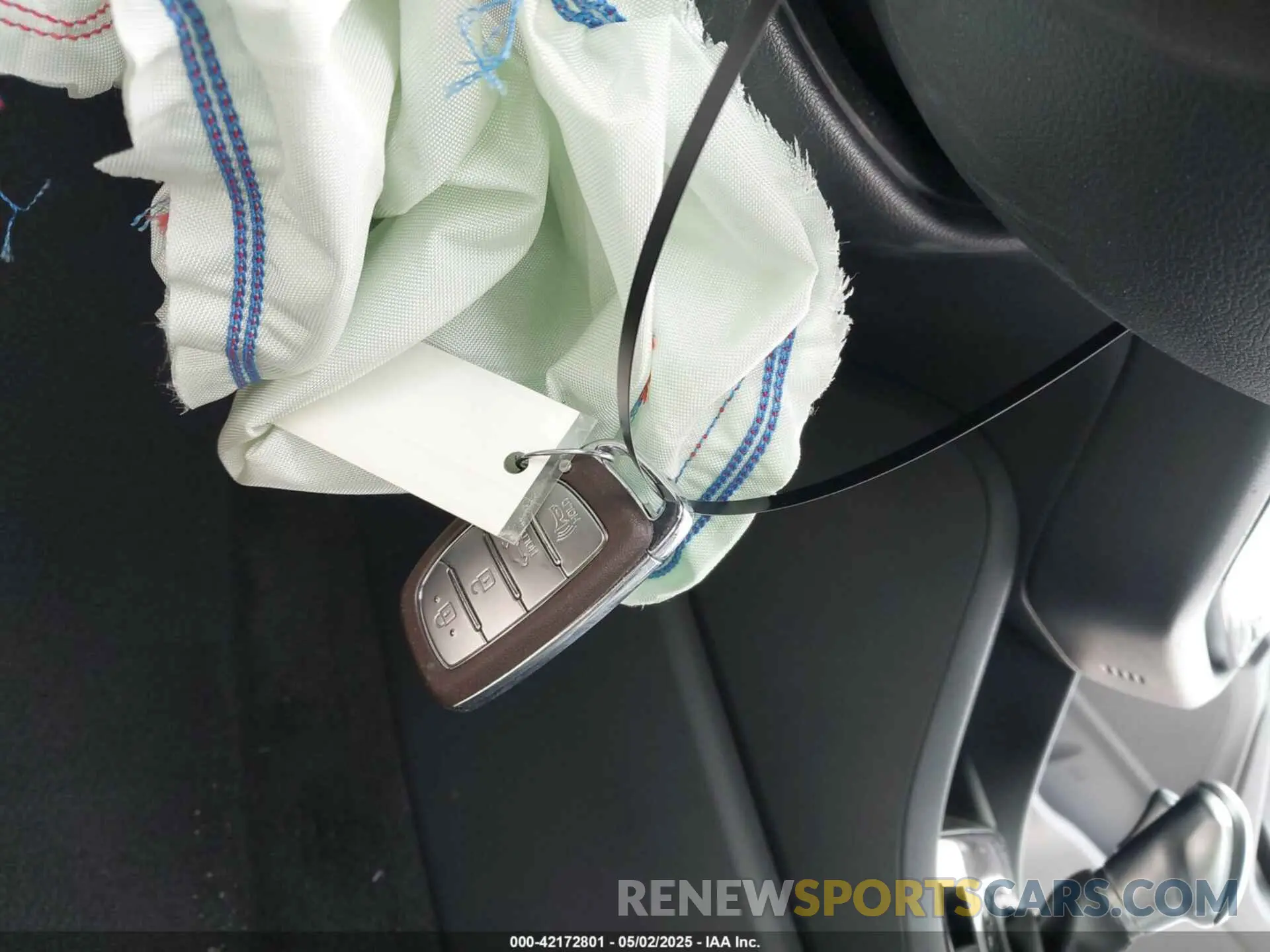 11 Photograph of a damaged car KMHC75LD1N4277787 HYUNDAI IONIQ PLUG-IN HYBRID 2022