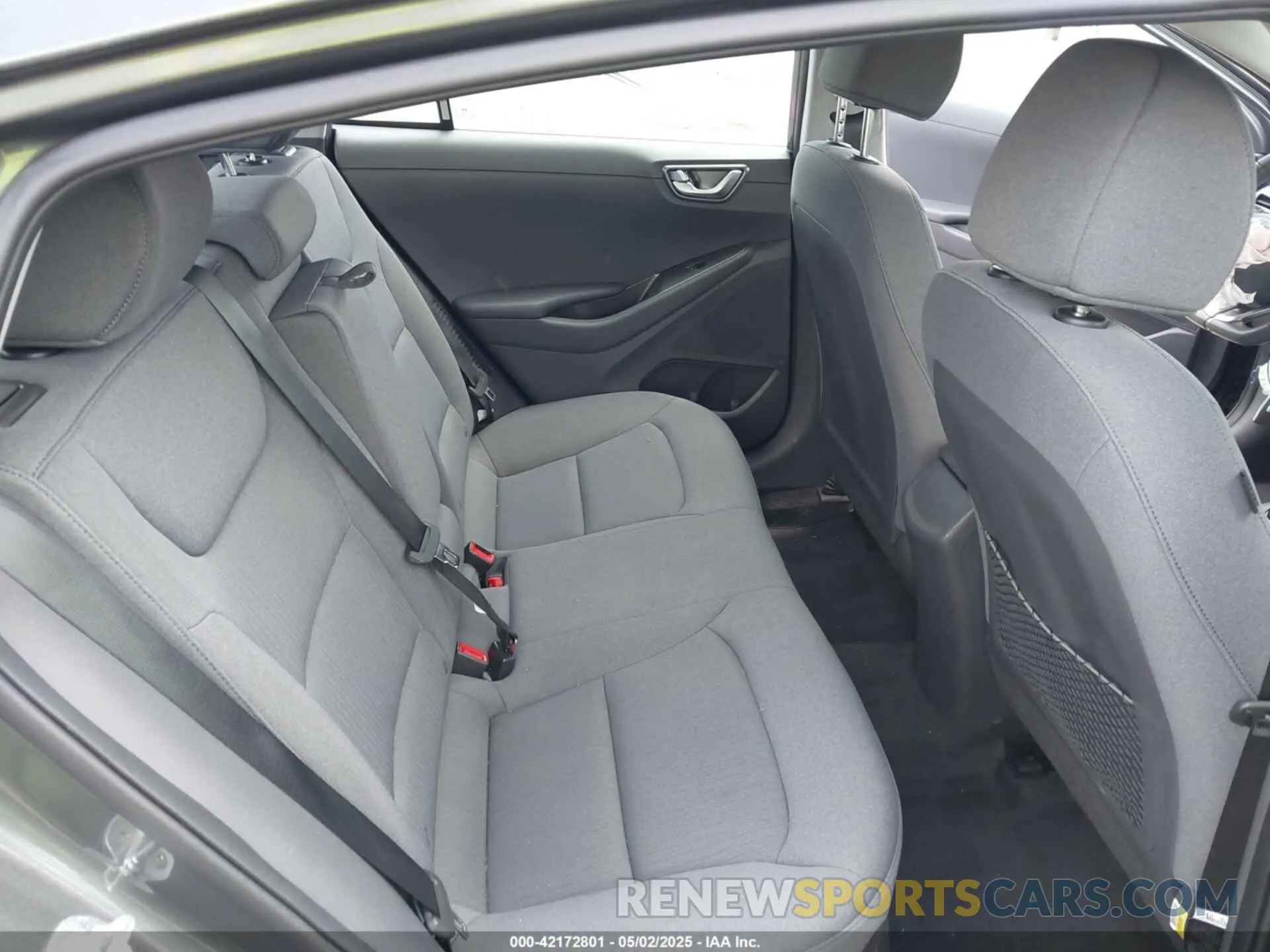 8 Photograph of a damaged car KMHC75LD1N4277787 HYUNDAI IONIQ PLUG-IN HYBRID 2022