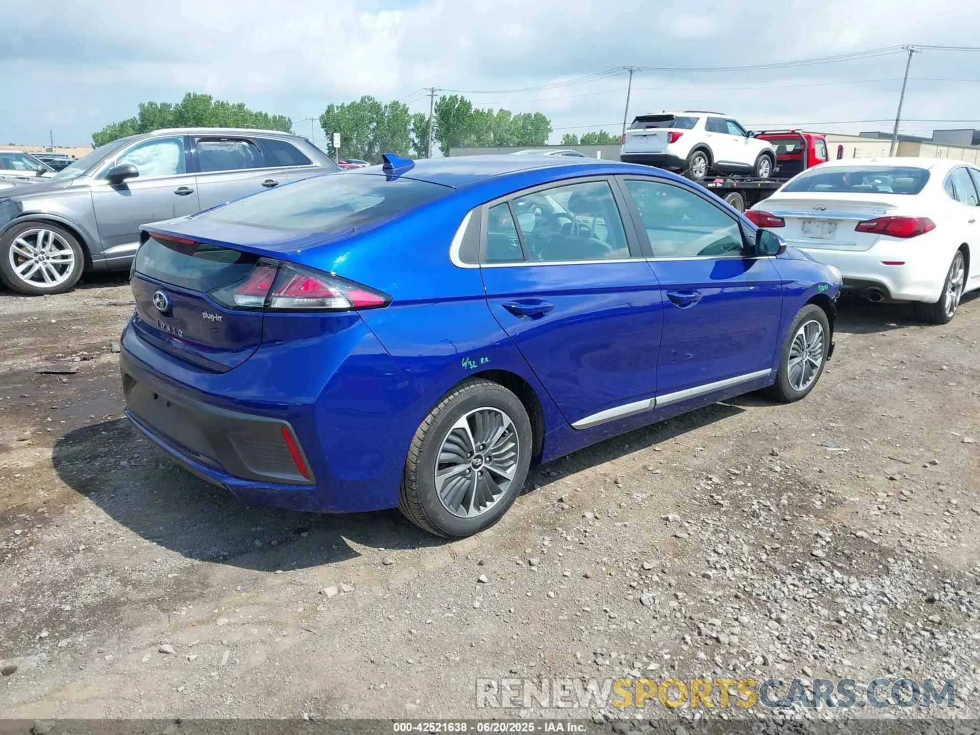 4 Photograph of a damaged car KMHC75LD6NU282676 HYUNDAI IONIQ PLUG-IN HYBRID 2022