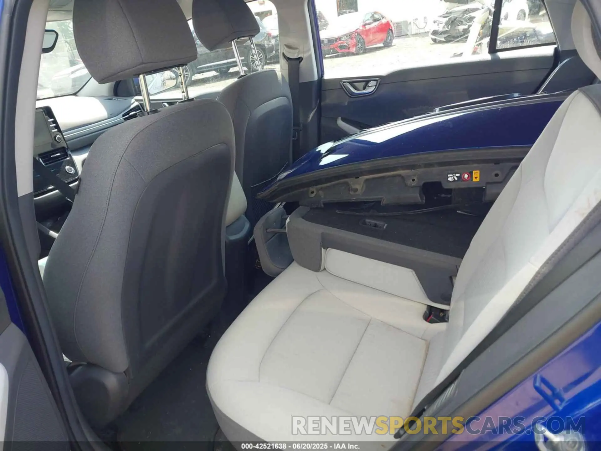 8 Photograph of a damaged car KMHC75LD6NU282676 HYUNDAI IONIQ PLUG-IN HYBRID 2022