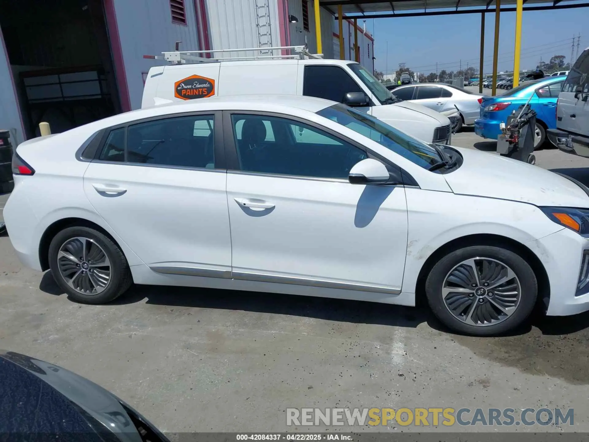 13 Photograph of a damaged car KMHC75LD7NU265630 HYUNDAI IONIQ PLUG-IN HYBRID 2022