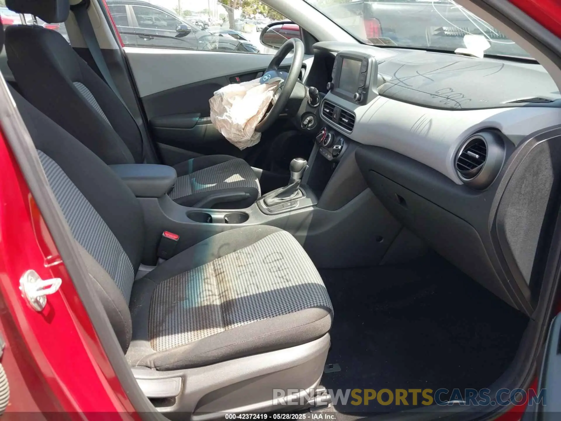 5 Photograph of a damaged car KM8K12AA0KU295035 HYUNDAI KONA 2019
