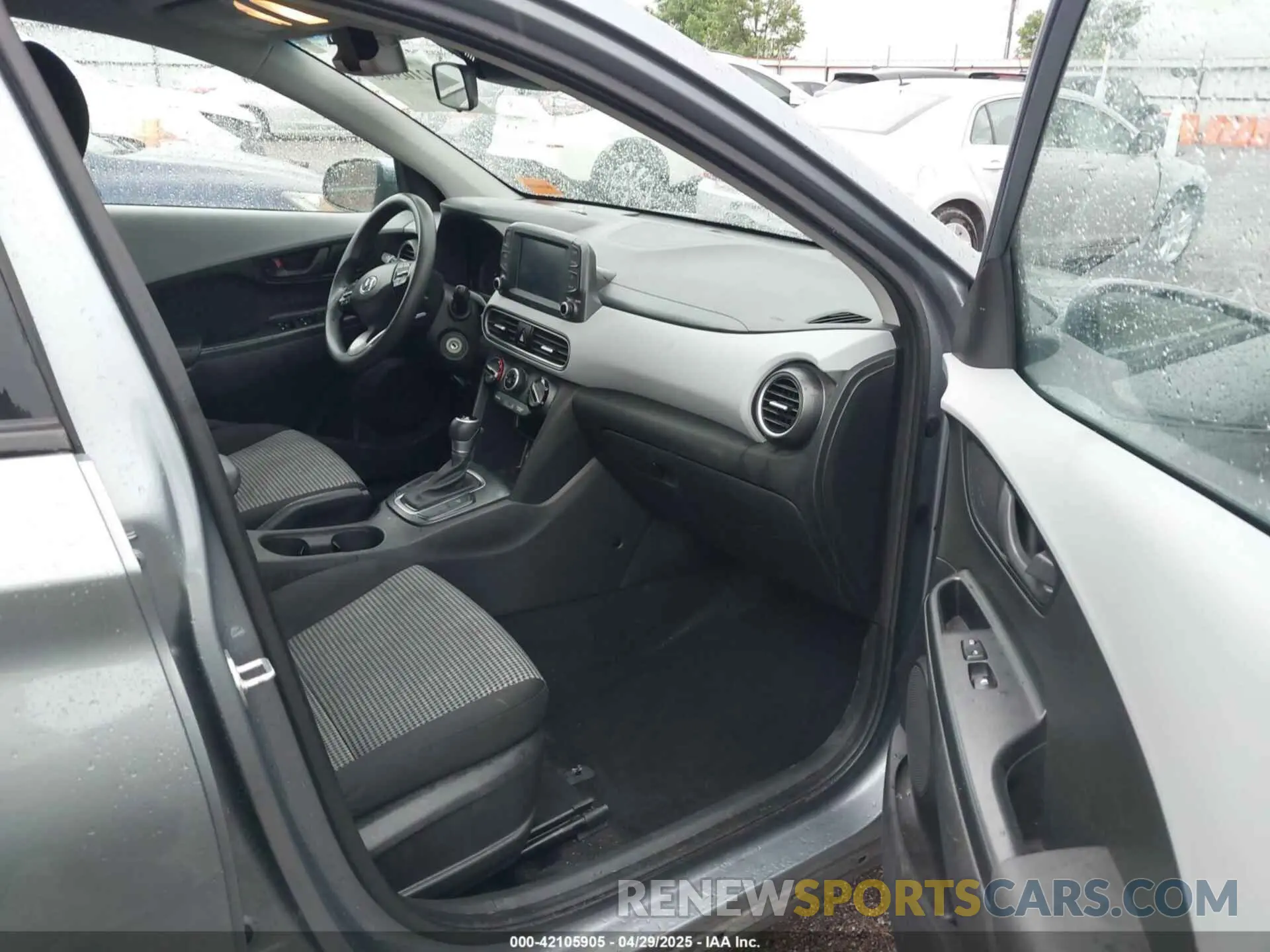 5 Photograph of a damaged car KM8K12AA1KU207710 HYUNDAI KONA 2019