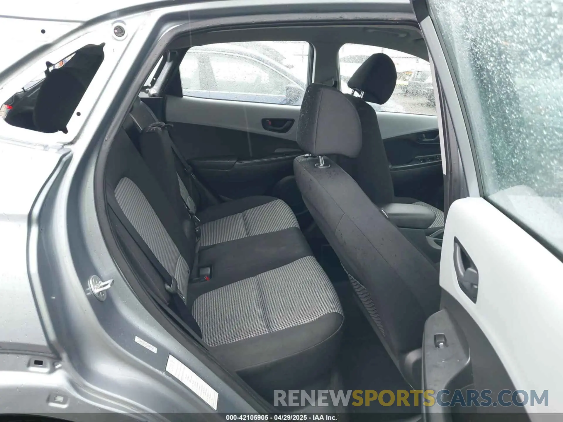8 Photograph of a damaged car KM8K12AA1KU207710 HYUNDAI KONA 2019
