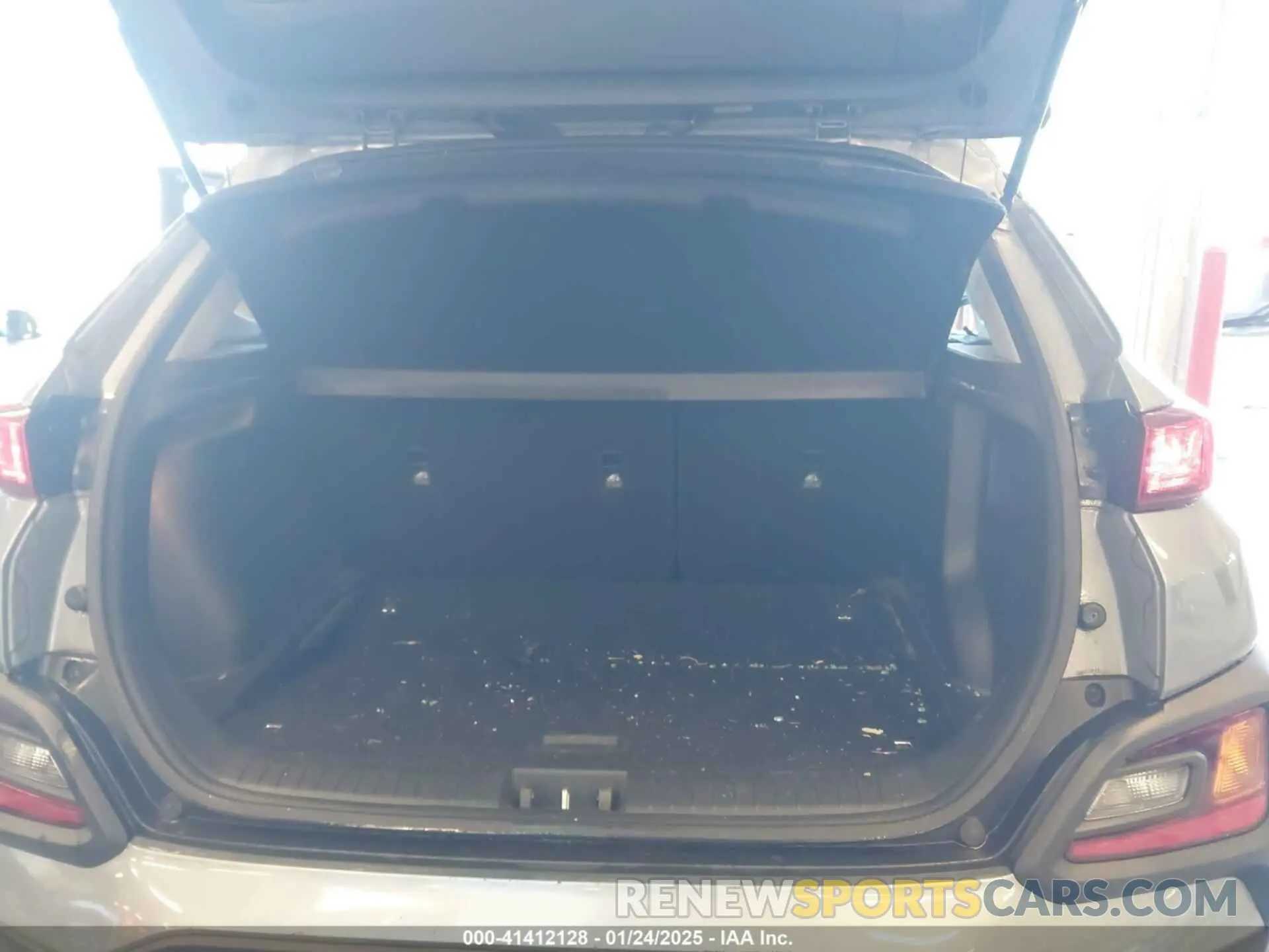 17 Photograph of a damaged car KM8K12AA1KU377419 HYUNDAI KONA 2019