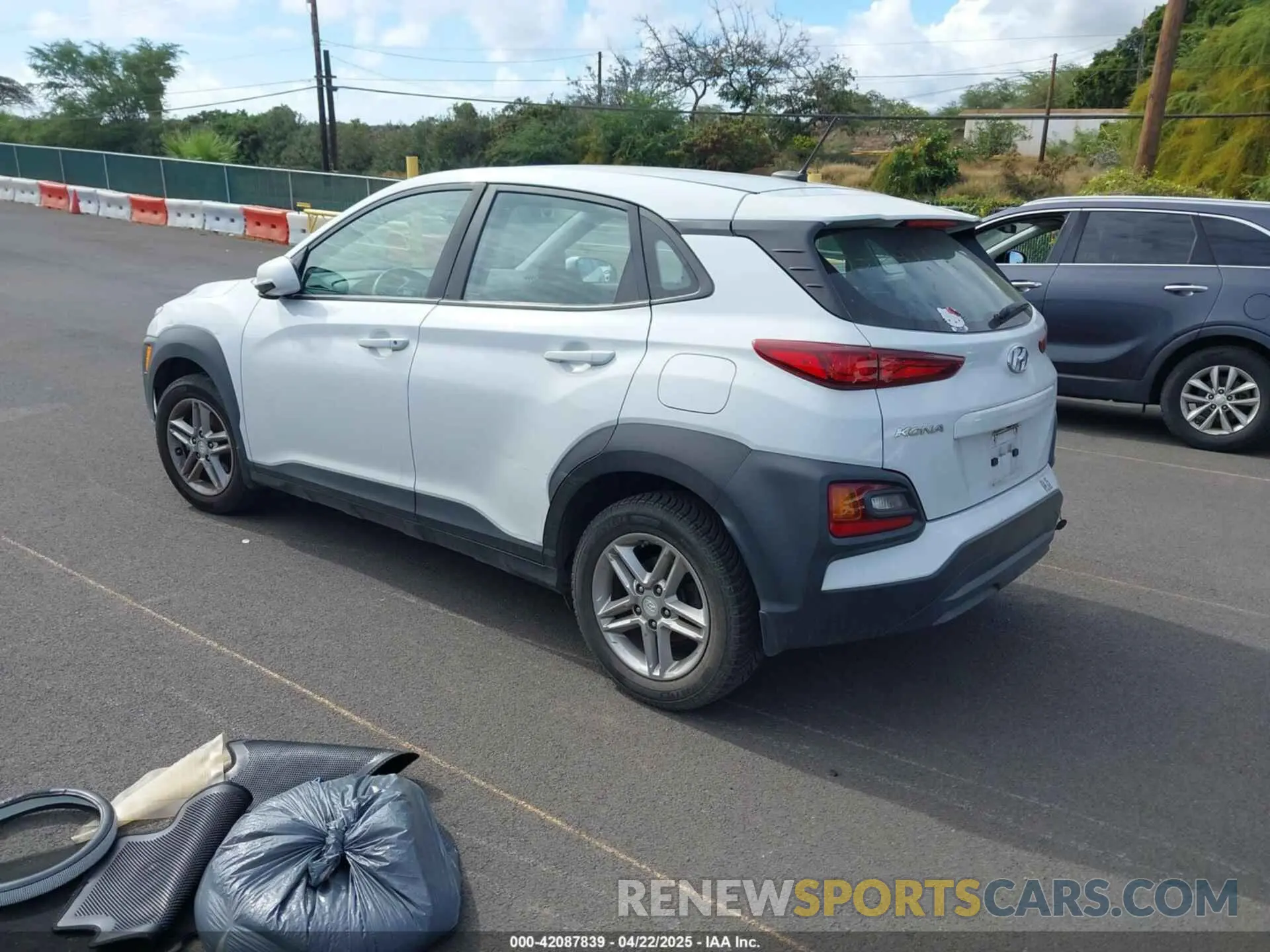 3 Photograph of a damaged car KM8K12AA1KU379235 HYUNDAI KONA 2019