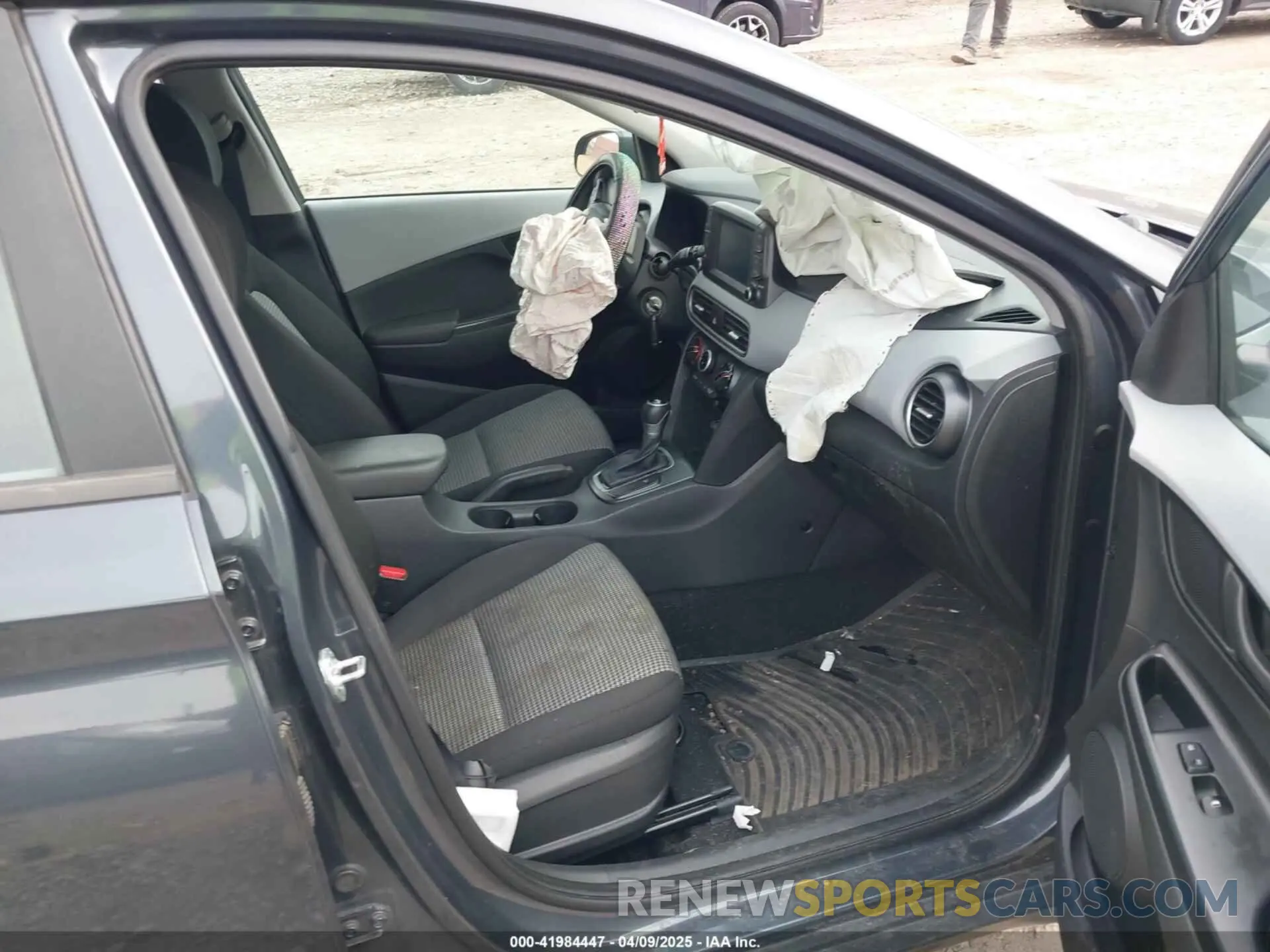 5 Photograph of a damaged car KM8K12AA5KU259423 HYUNDAI KONA 2019