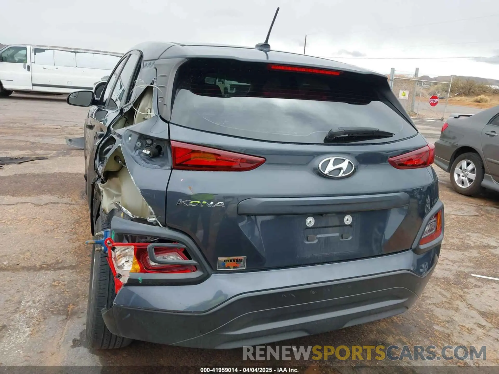 17 Photograph of a damaged car KM8K12AA7KU221448 HYUNDAI KONA 2019