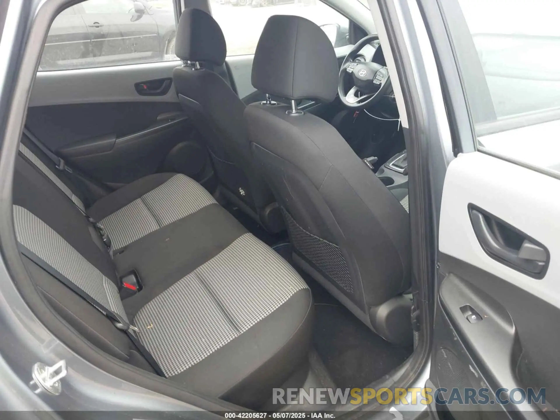 8 Photograph of a damaged car KM8K12AA7KU302093 HYUNDAI KONA 2019