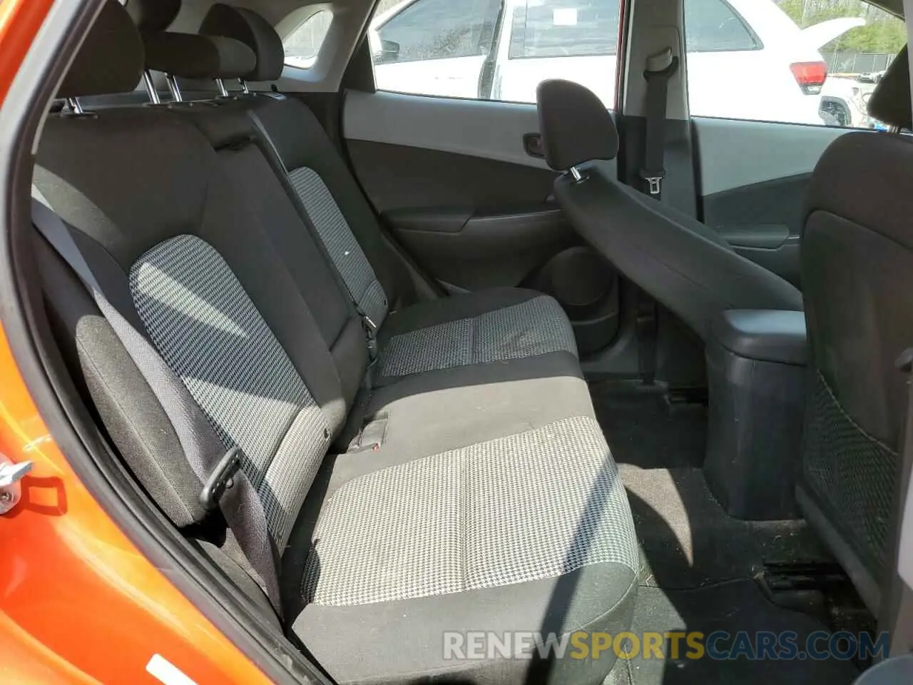 10 Photograph of a damaged car KM8K12AA8KU390572 HYUNDAI KONA 2019