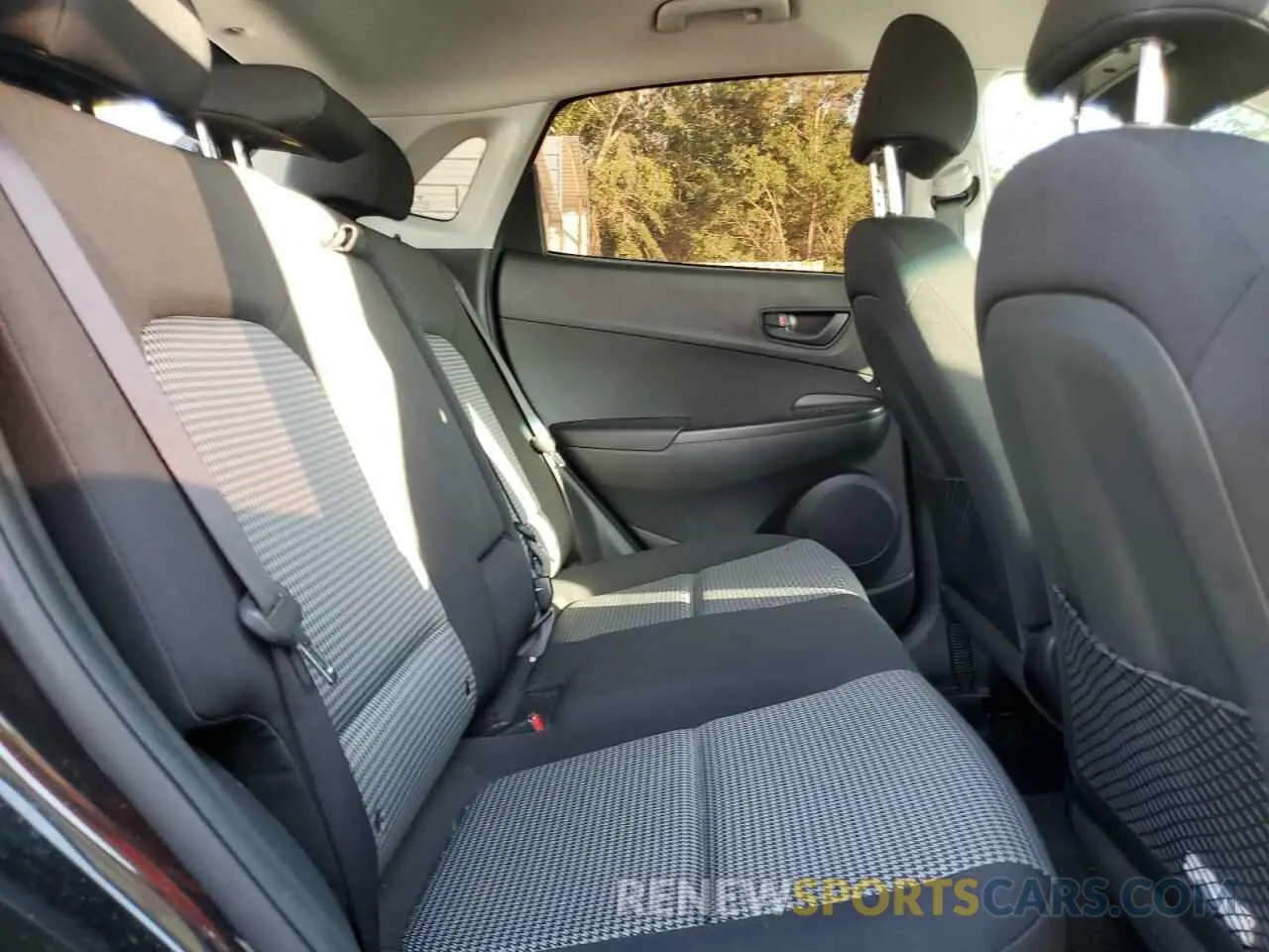 10 Photograph of a damaged car KM8K12AAXKU236381 HYUNDAI KONA 2019