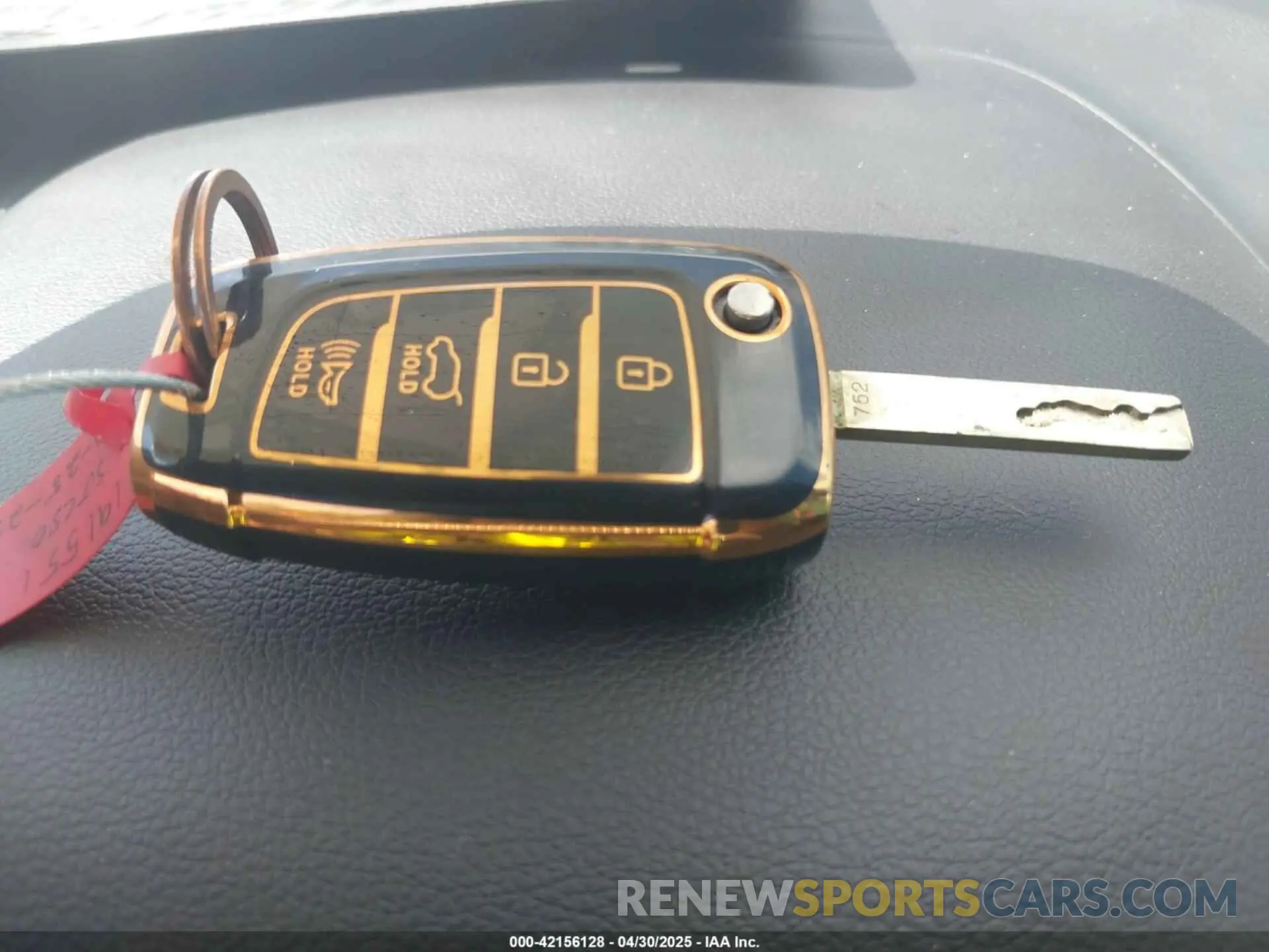11 Photograph of a damaged car KM8K12AAXKU272197 HYUNDAI KONA 2019