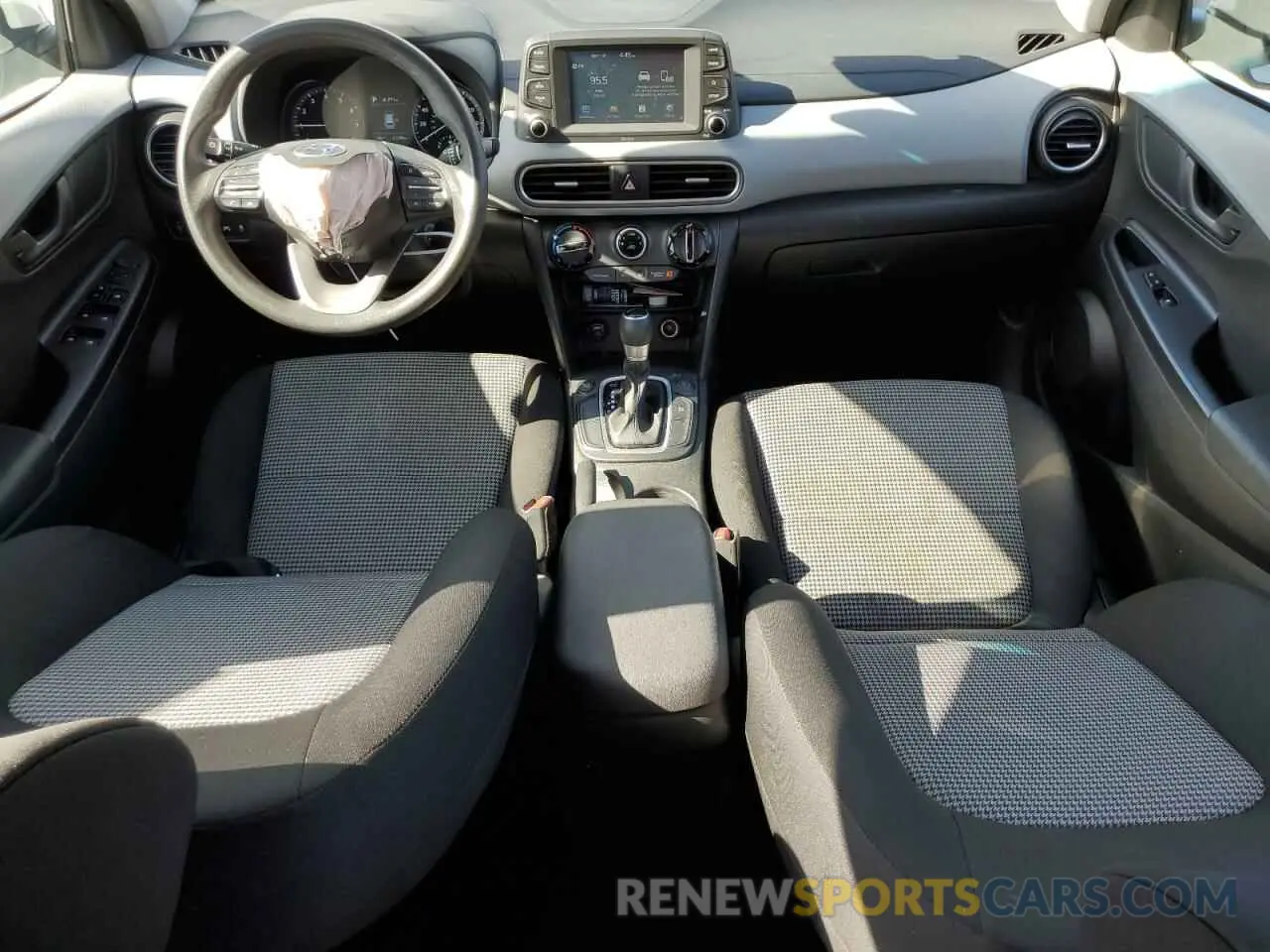 8 Photograph of a damaged car KM8K1CAA1KU283112 HYUNDAI KONA 2019