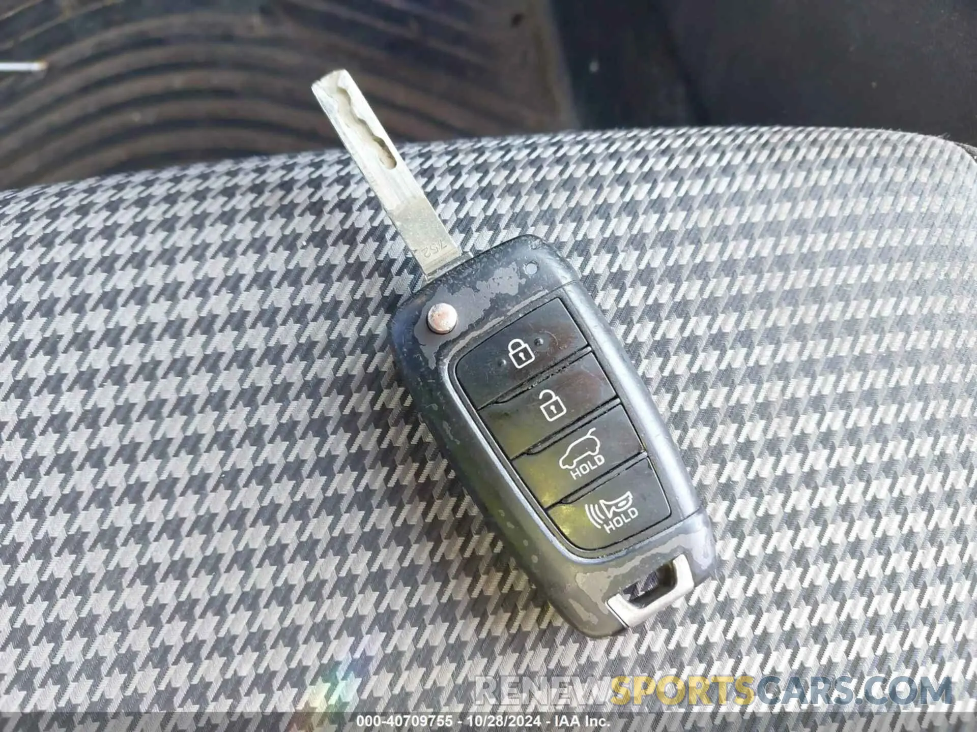 11 Photograph of a damaged car KM8K1CAA1KU302788 HYUNDAI KONA 2019