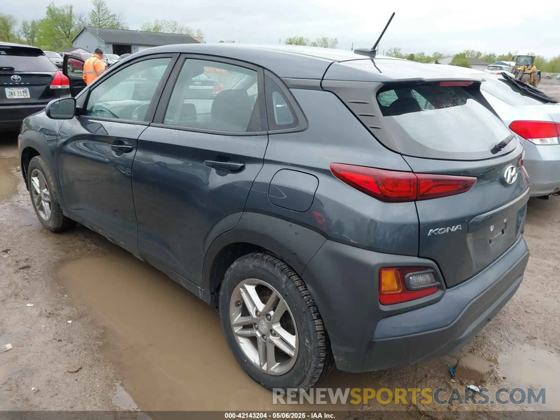 3 Photograph of a damaged car KM8K1CAA3KU290126 HYUNDAI KONA 2019