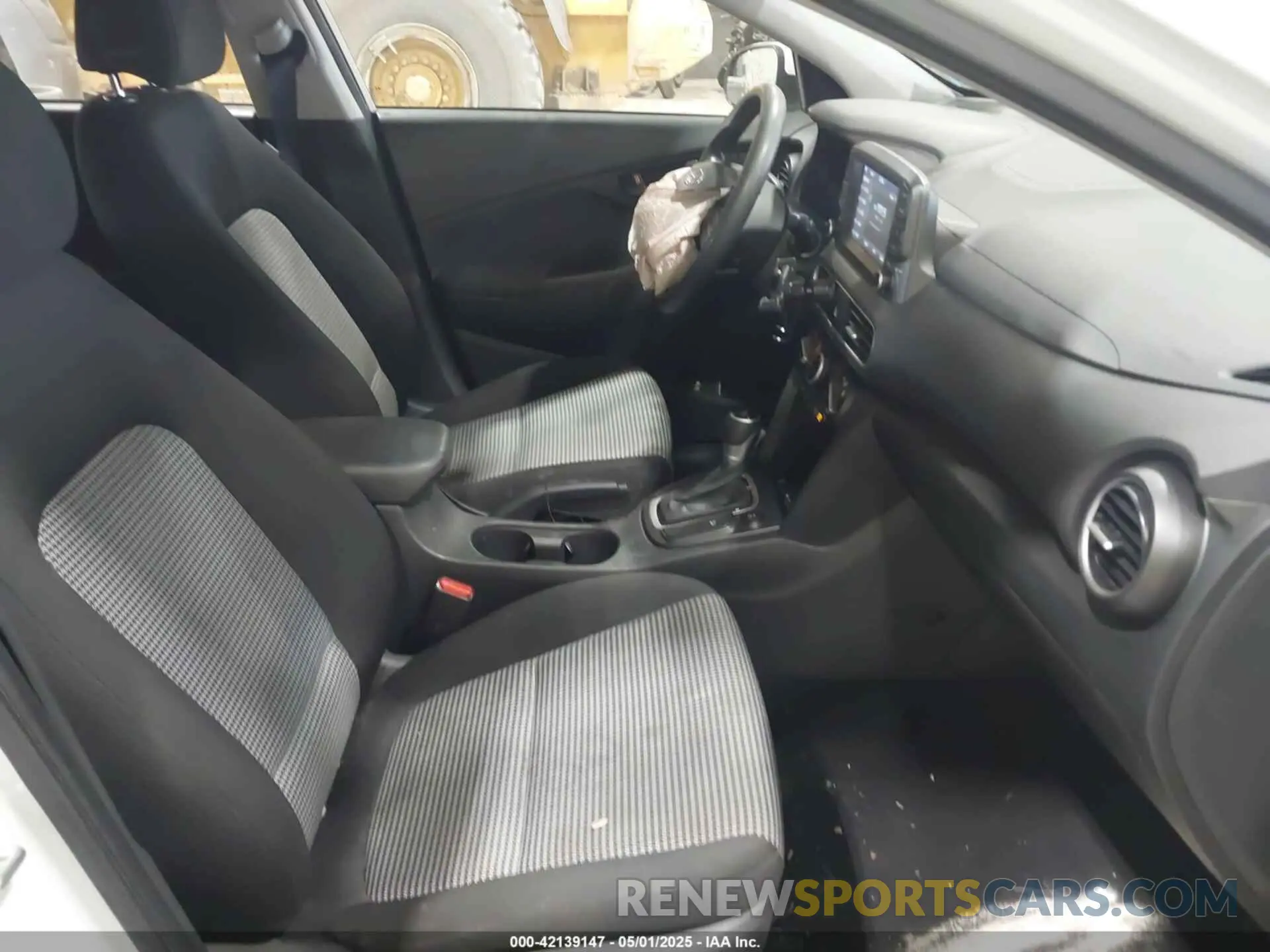 5 Photograph of a damaged car KM8K1CAA9KU216838 HYUNDAI KONA 2019
