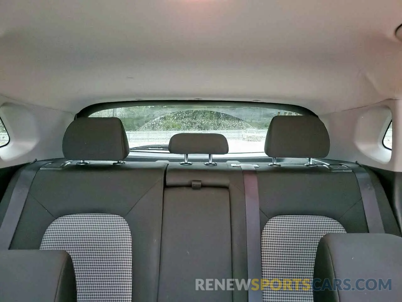 10 Photograph of a damaged car KM8K22AA2KU390984 HYUNDAI KONA 2019