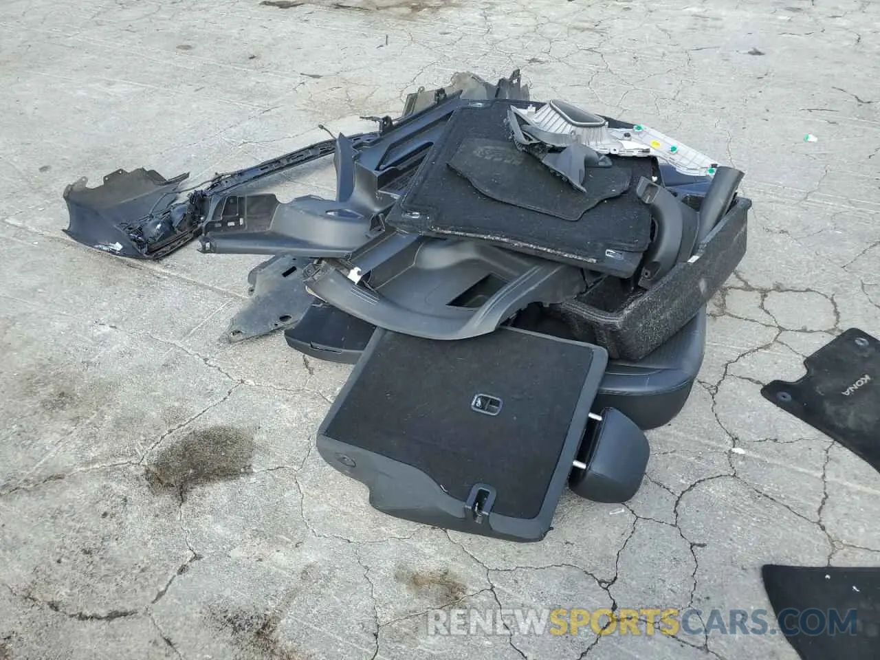 12 Photograph of a damaged car KM8K33AG0KU052670 HYUNDAI KONA 2019