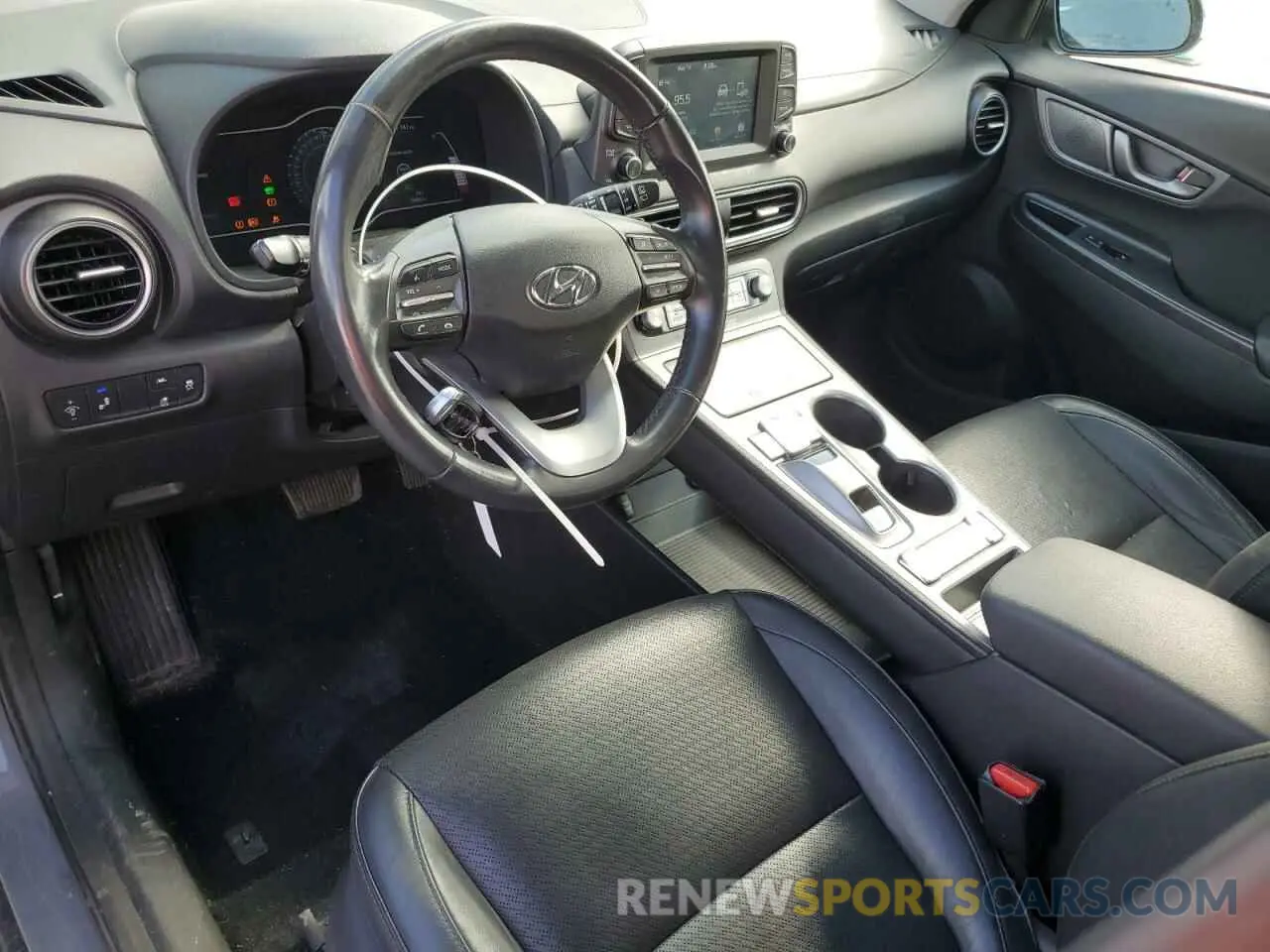 8 Photograph of a damaged car KM8K33AG0KU052670 HYUNDAI KONA 2019