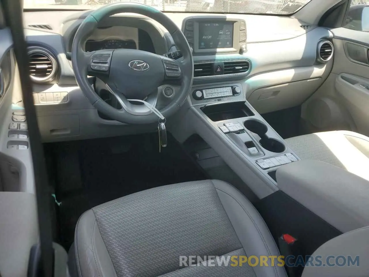 8 Photograph of a damaged car KM8K33AG9KU035785 HYUNDAI KONA 2019