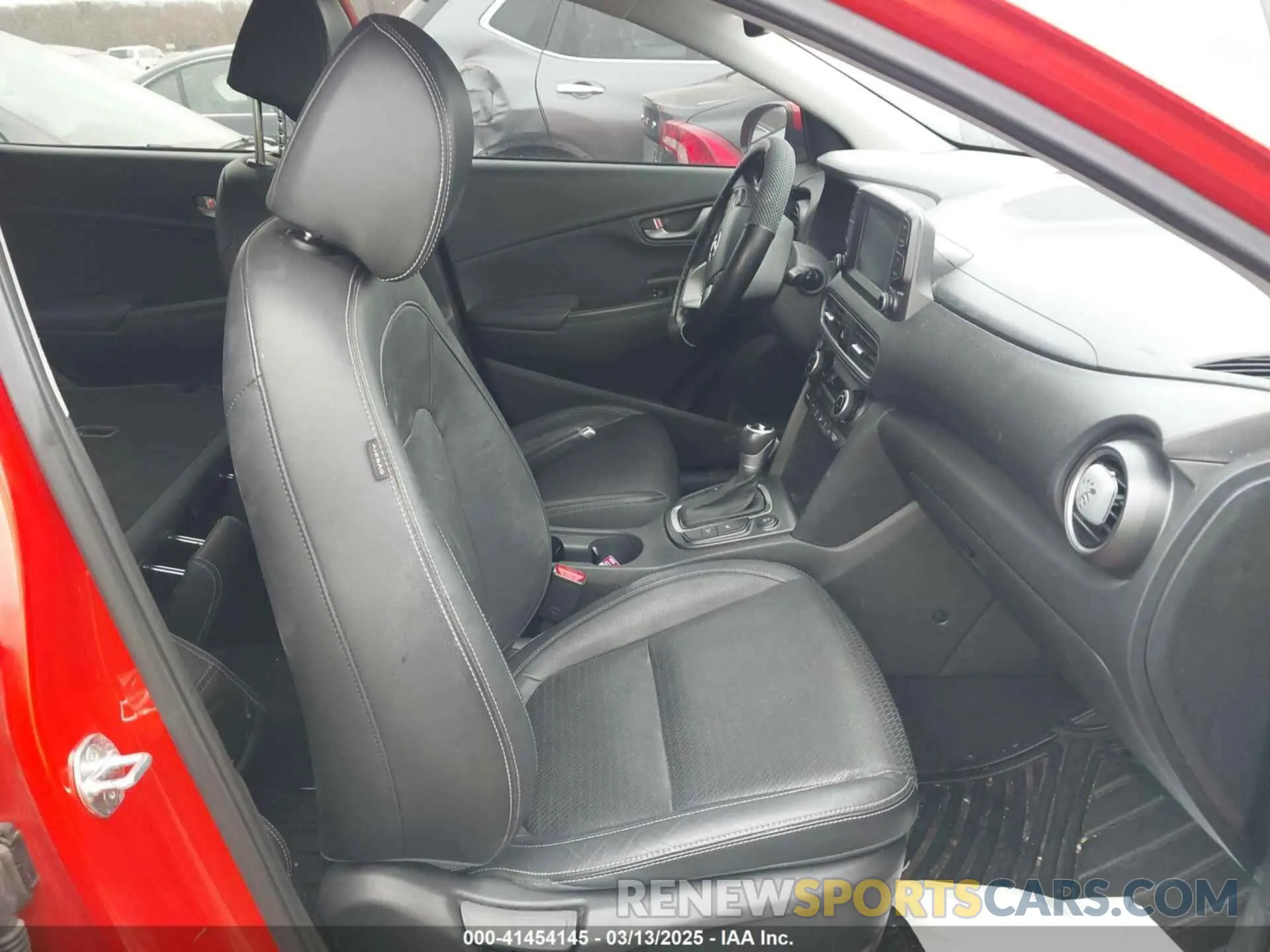 5 Photograph of a damaged car KM8K3CA53KU330542 HYUNDAI KONA 2019