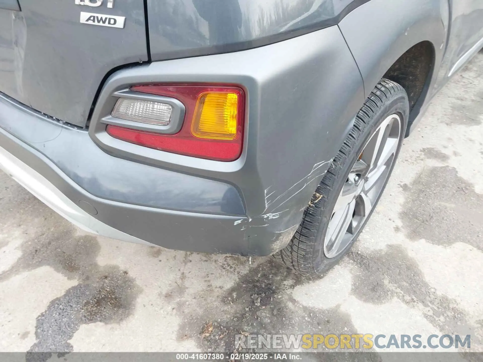 17 Photograph of a damaged car KM8K3CA59KU239307 HYUNDAI KONA 2019