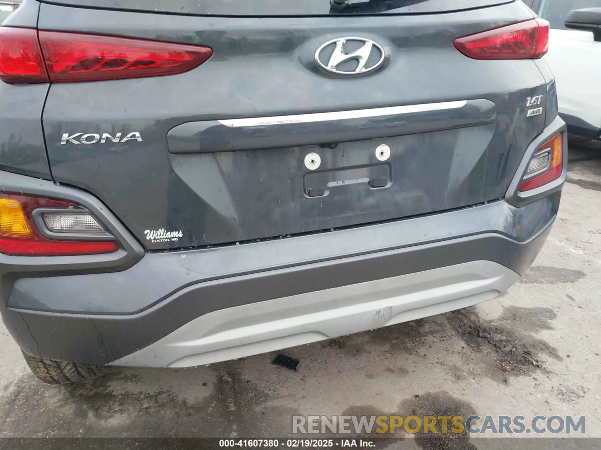 18 Photograph of a damaged car KM8K3CA59KU239307 HYUNDAI KONA 2019