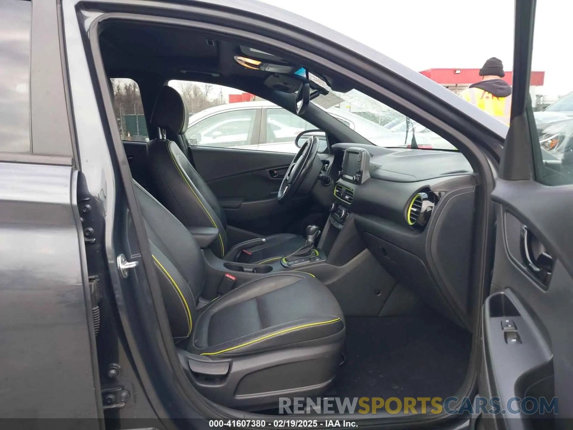 5 Photograph of a damaged car KM8K3CA59KU239307 HYUNDAI KONA 2019