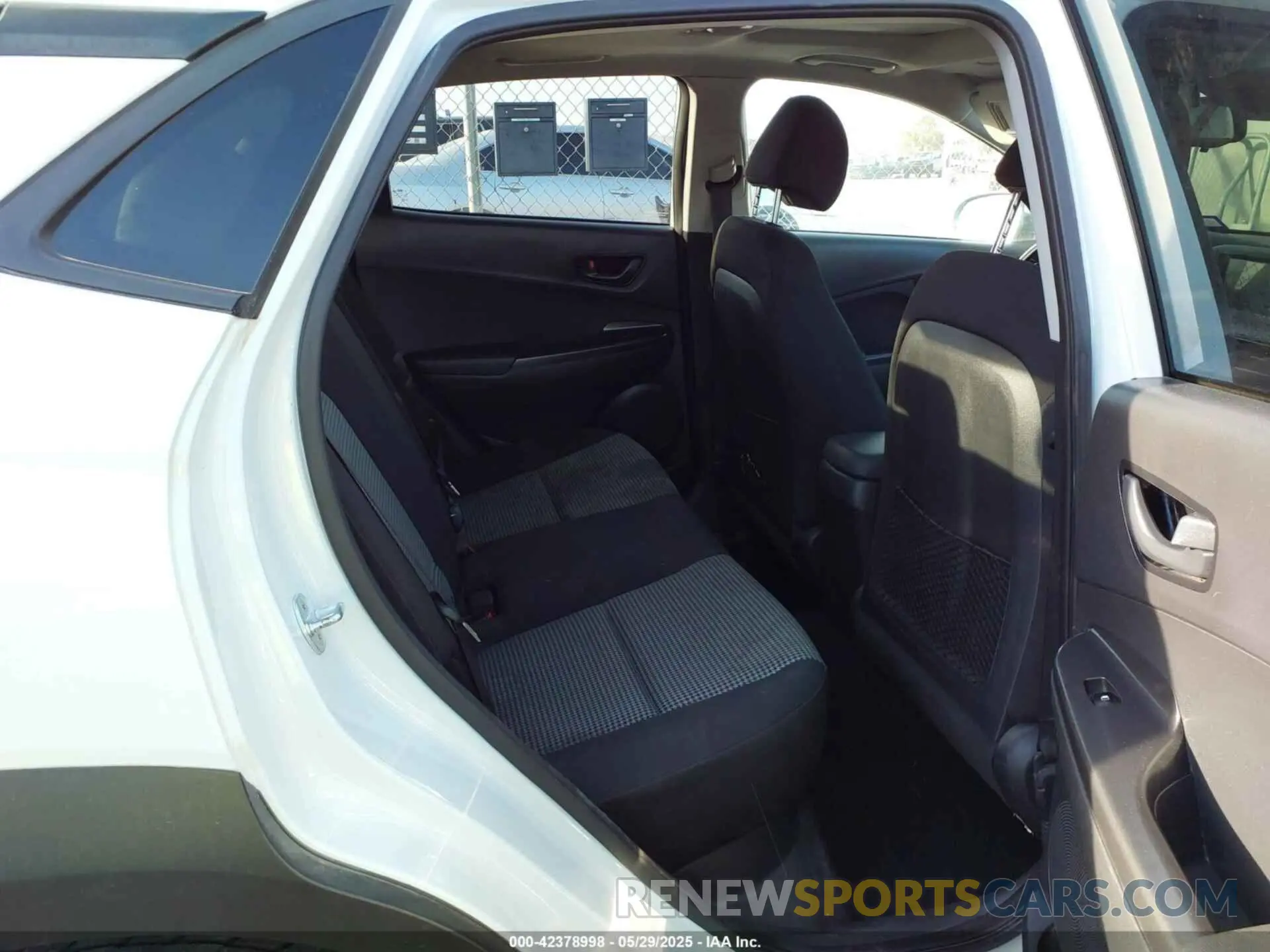 8 Photograph of a damaged car KM8K62AA0KU253871 HYUNDAI KONA 2019