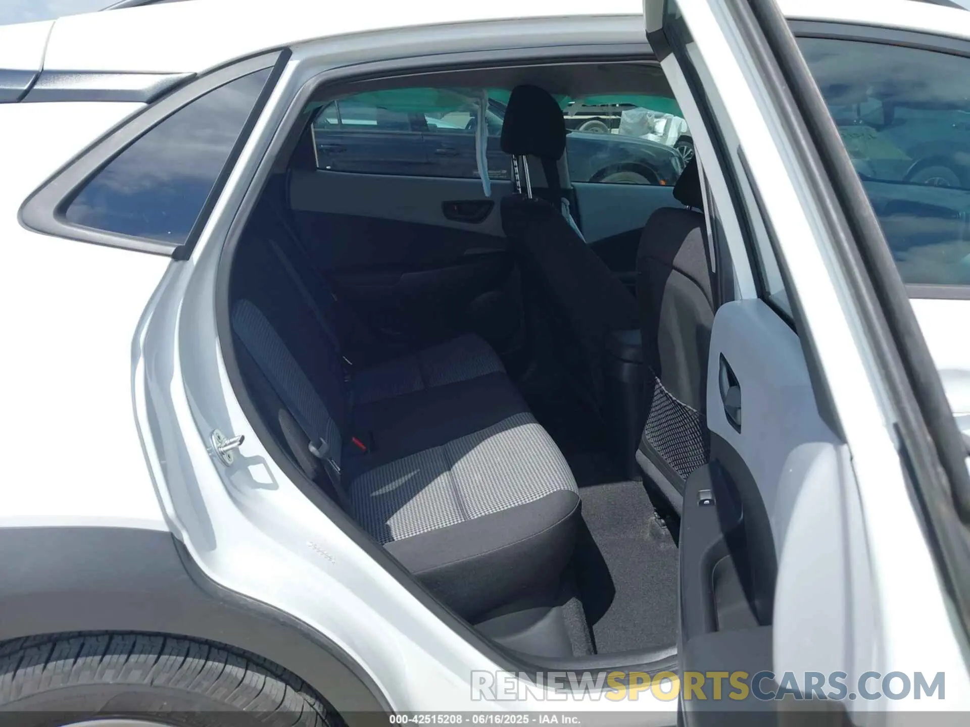 8 Photograph of a damaged car KM8K62AA9KU245087 HYUNDAI KONA 2019