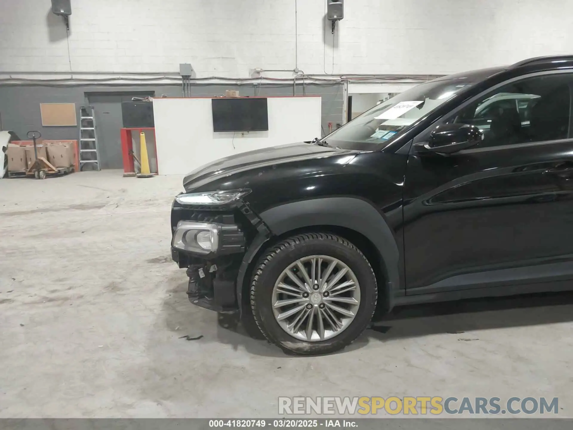 17 Photograph of a damaged car KM8K6CAA4KU382976 HYUNDAI KONA 2019
