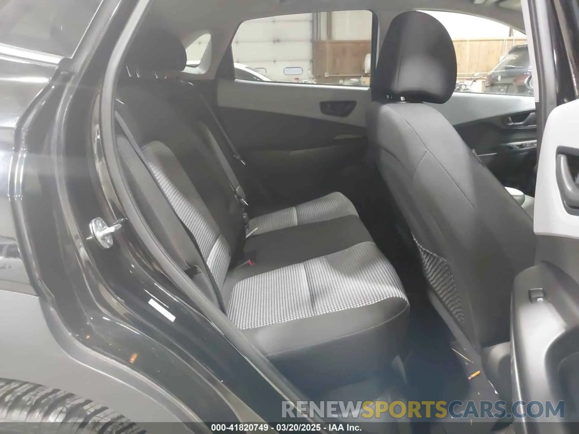 8 Photograph of a damaged car KM8K6CAA4KU382976 HYUNDAI KONA 2019