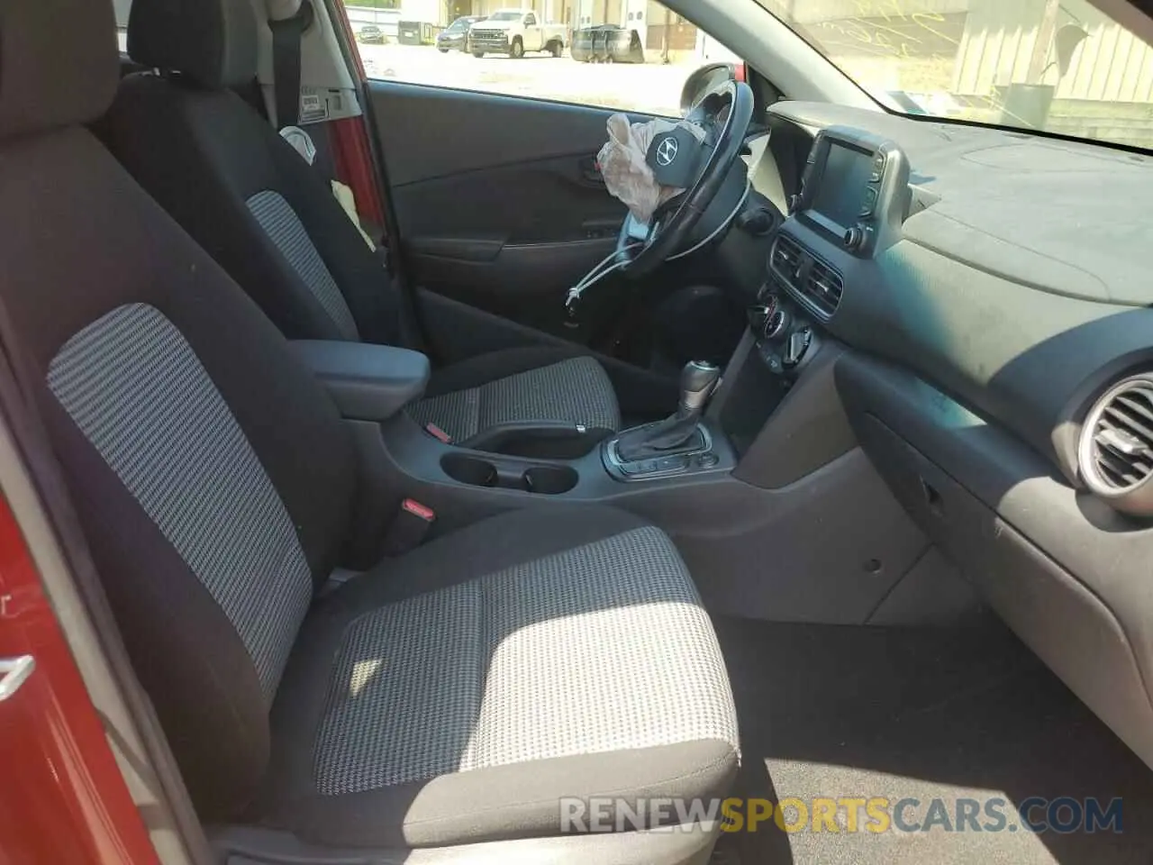 7 Photograph of a damaged car KM8K6CAA6KU257297 HYUNDAI KONA 2019